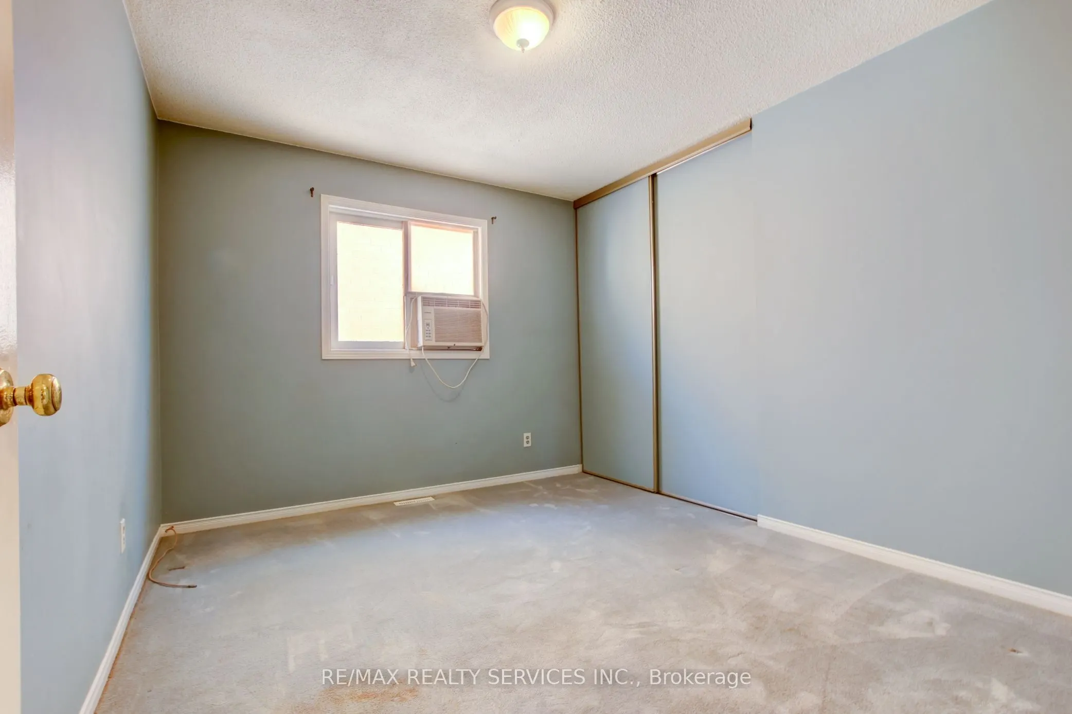 37 Lord Simcoe Drive