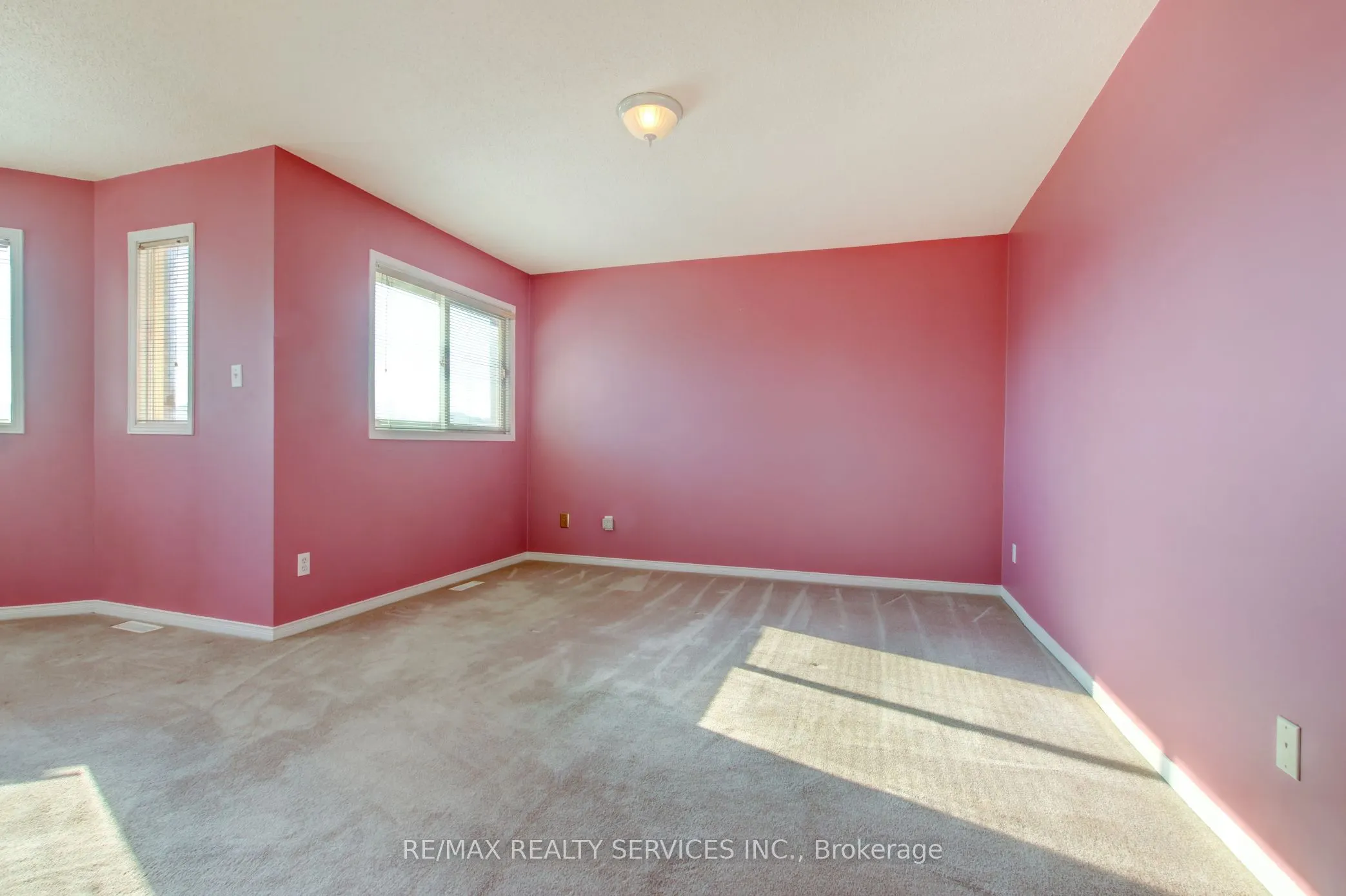 37 Lord Simcoe Drive