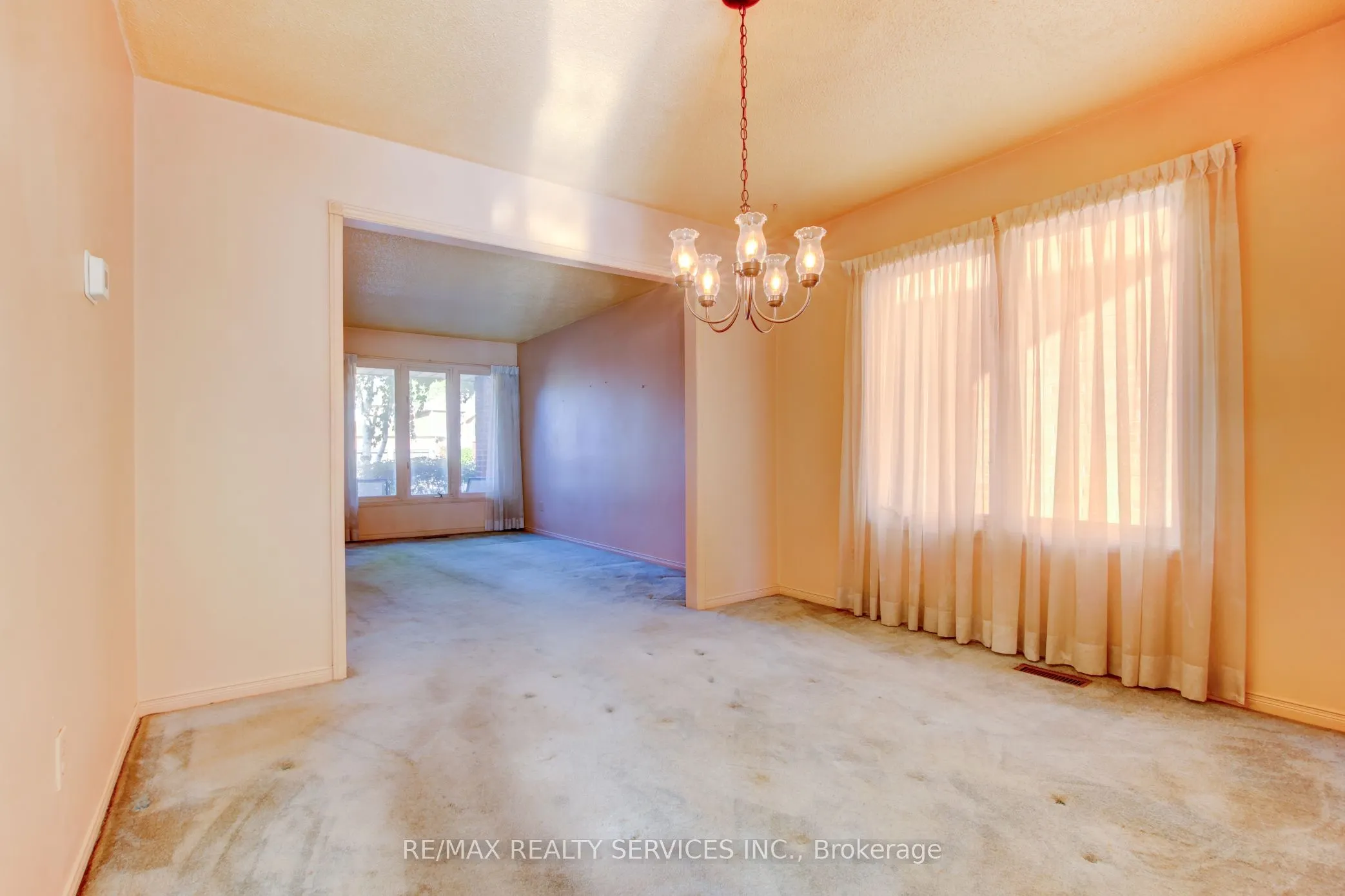 37 Lord Simcoe Drive