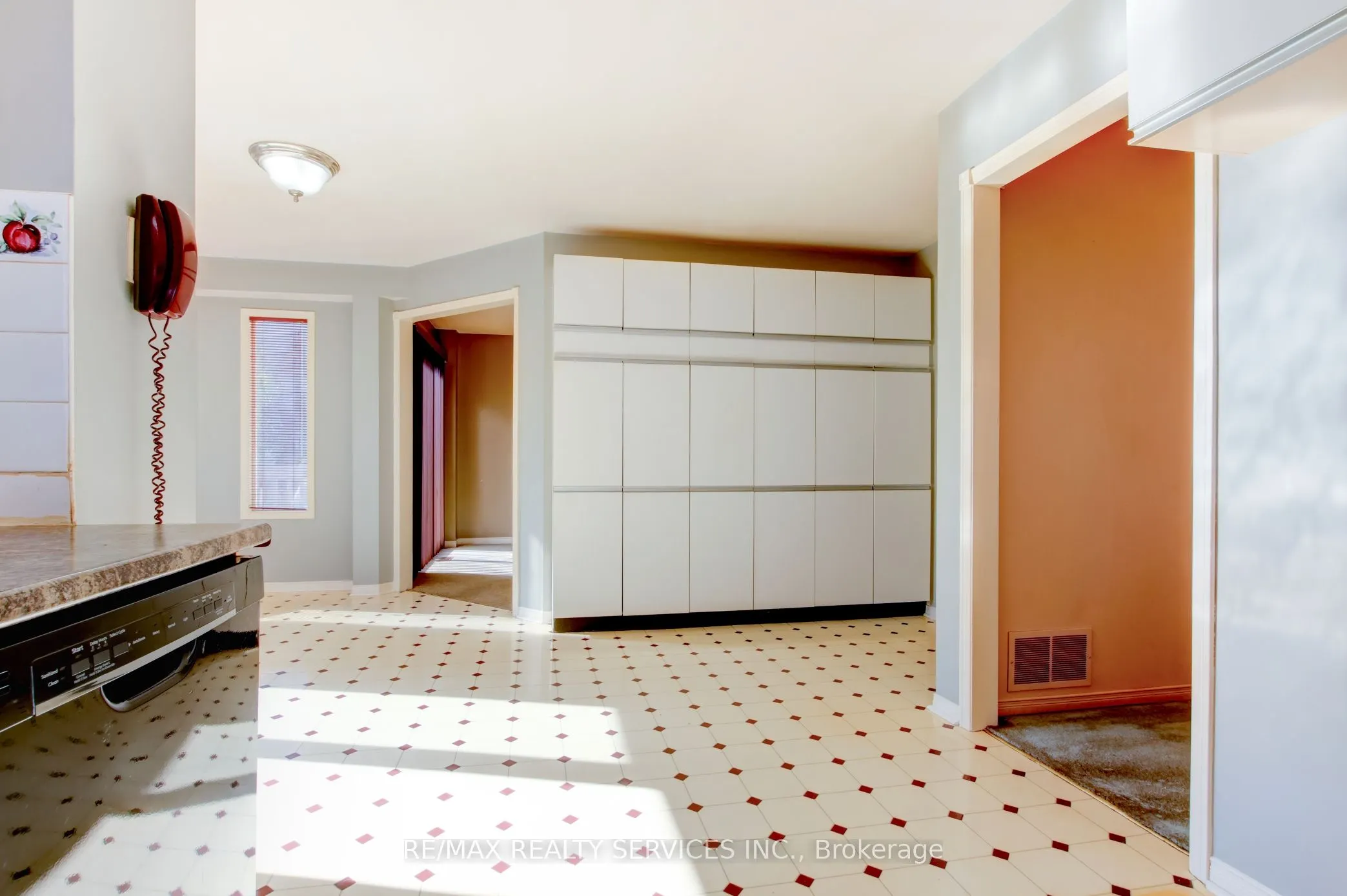 37 Lord Simcoe Drive