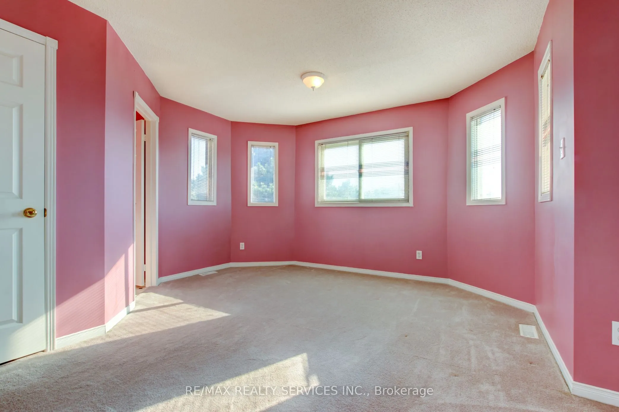 37 Lord Simcoe Drive