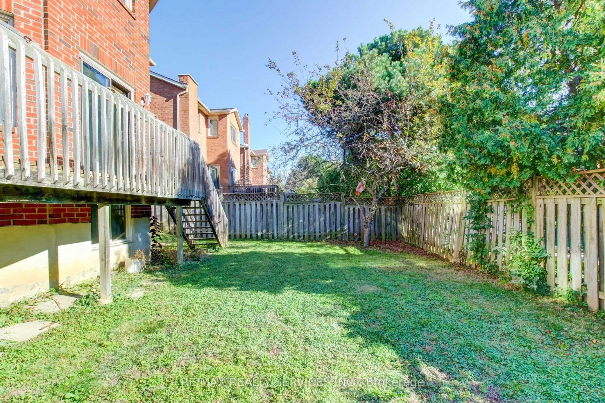 37 Lord Simcoe Drive