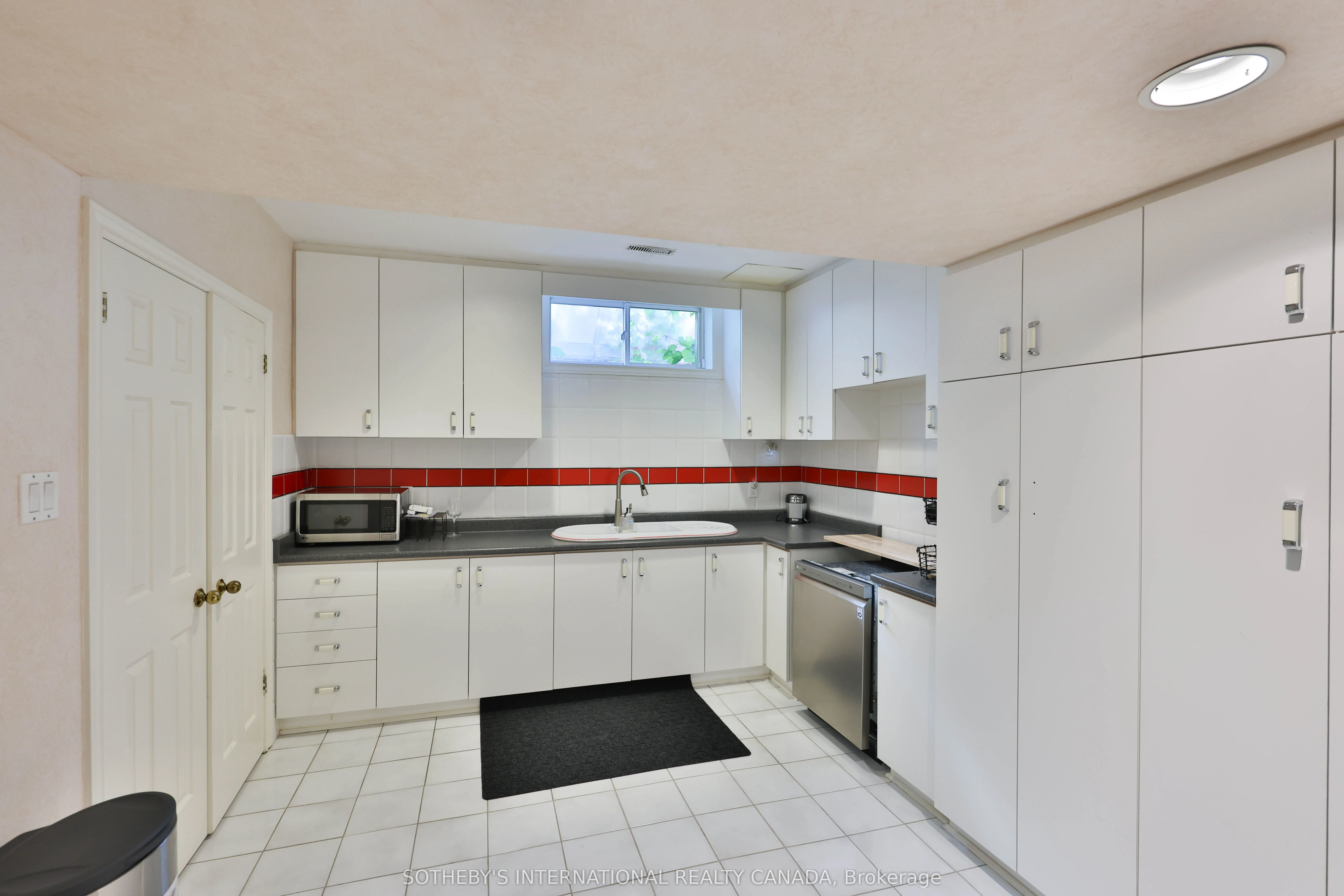 1070 Geran Crescent