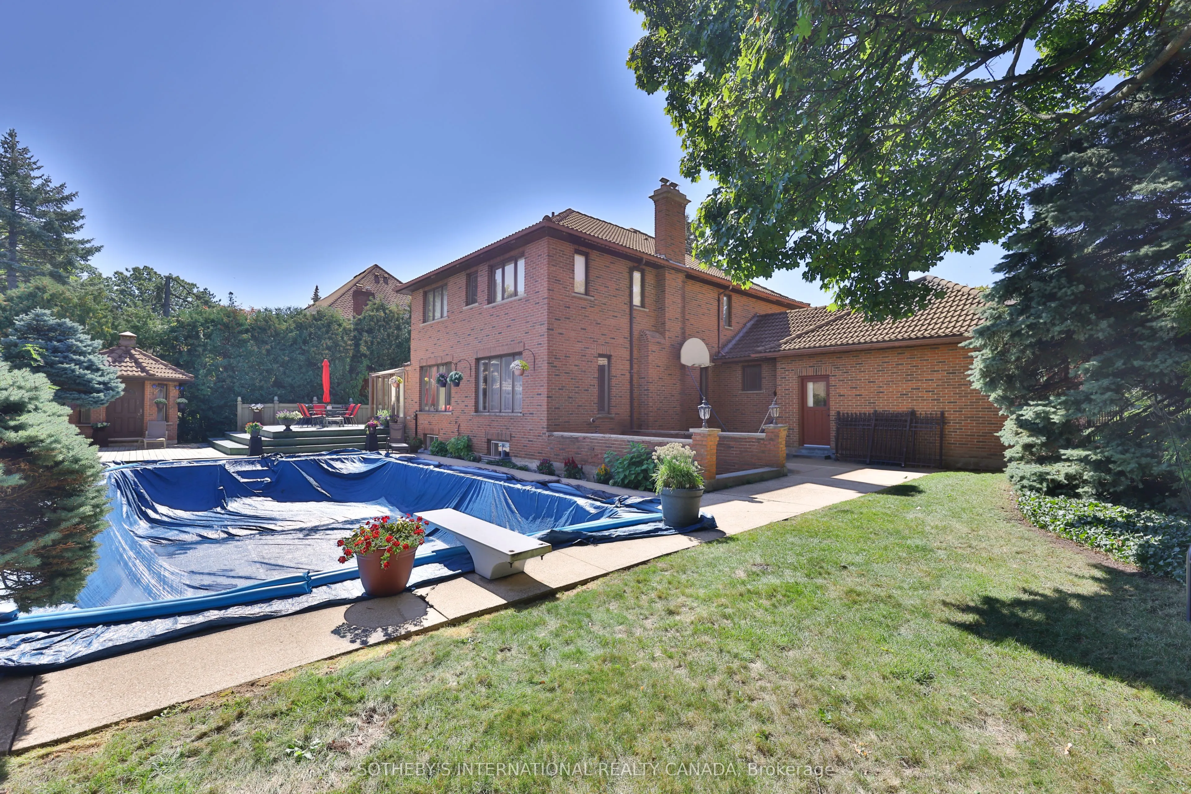 1070 Geran Crescent