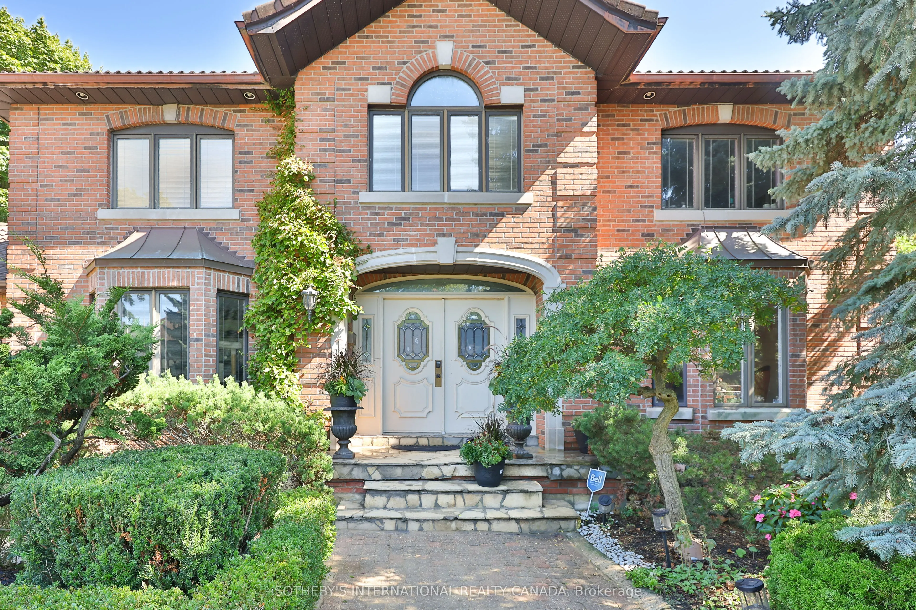 1070 Geran Crescent