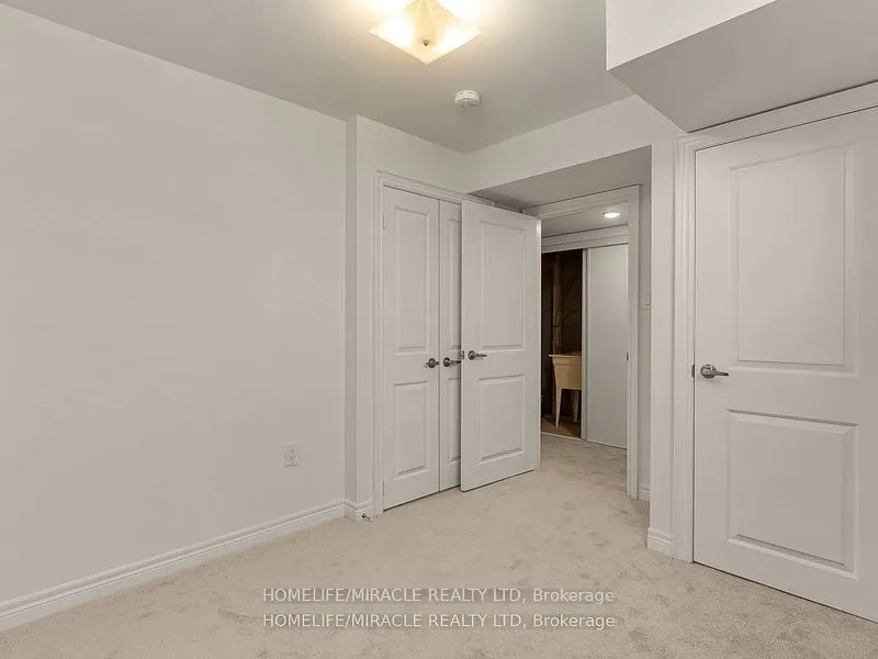 18 Queenpost Drive