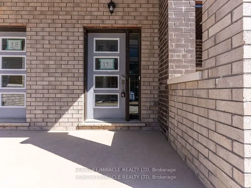 18 Queenpost Drive