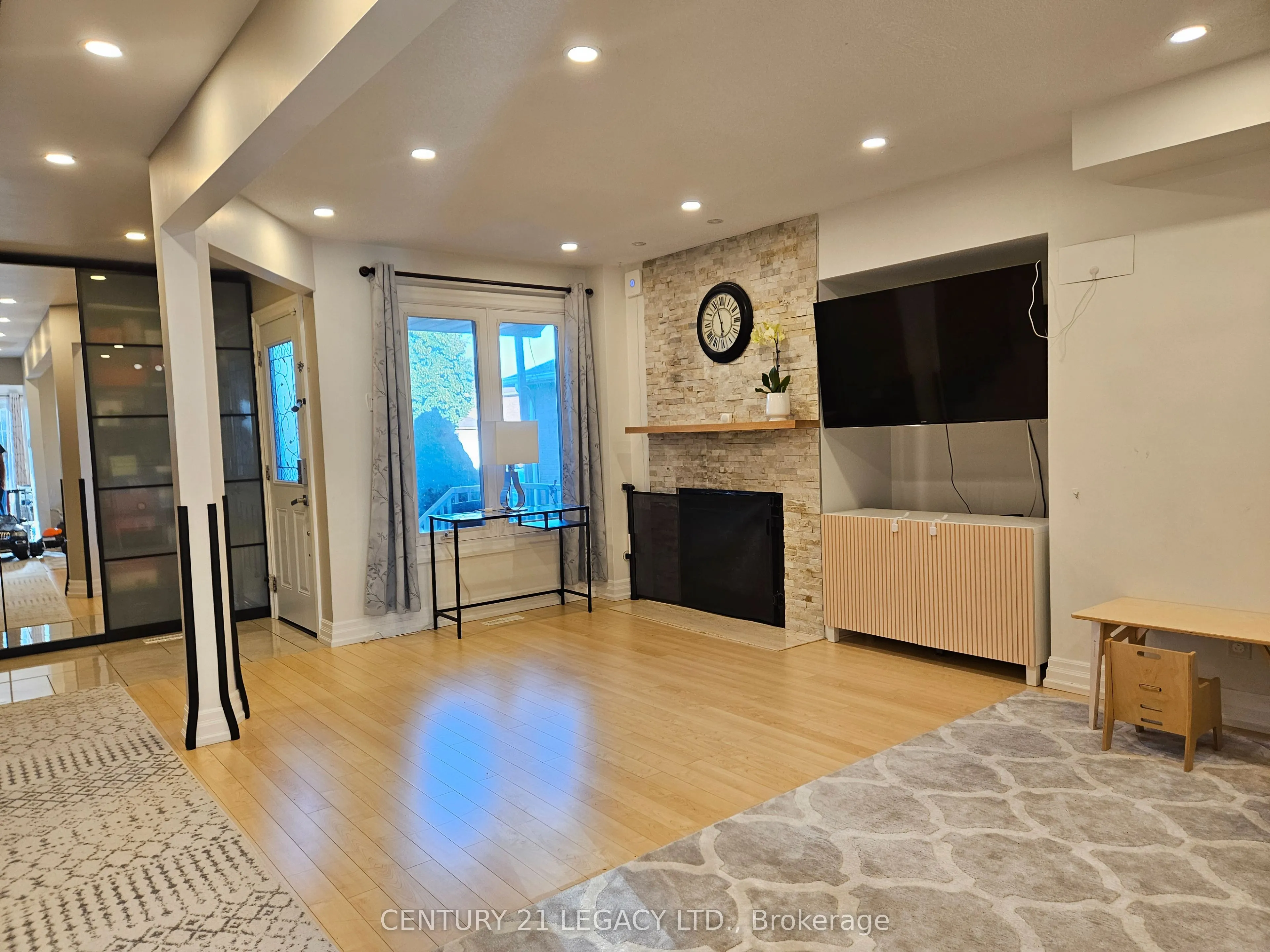 1298 Valerie Crescent