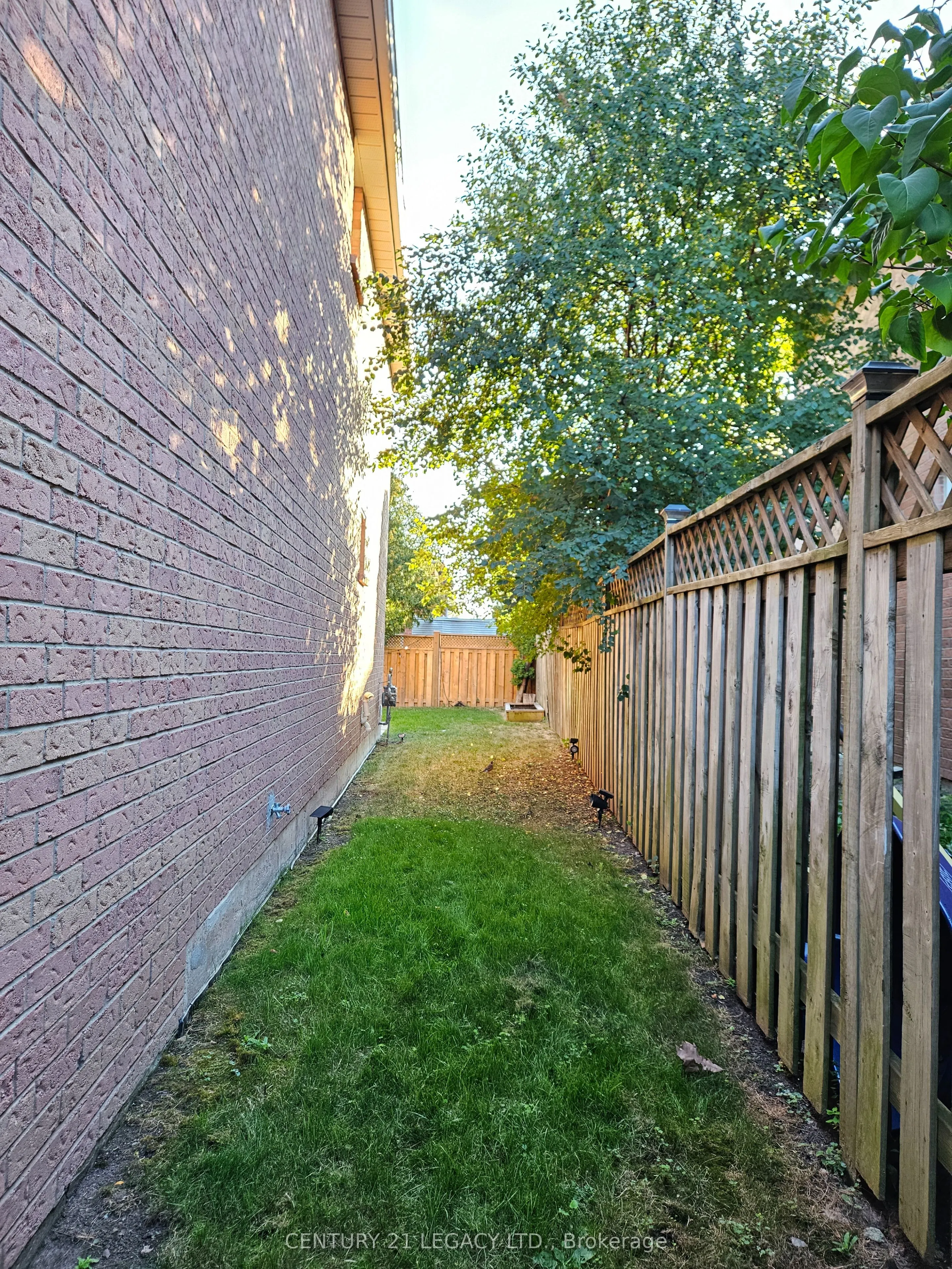 1298 Valerie Crescent