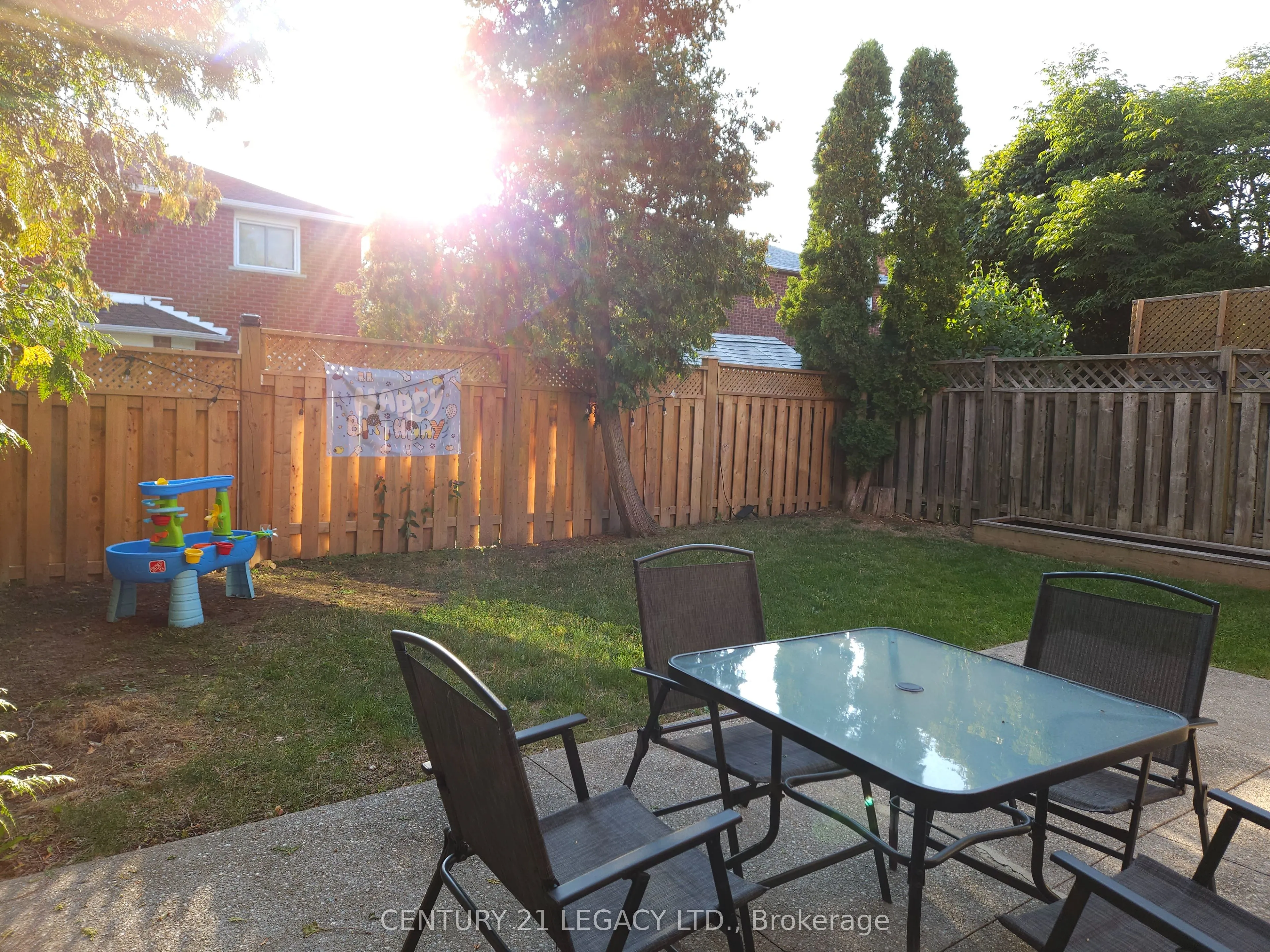 1298 Valerie Crescent