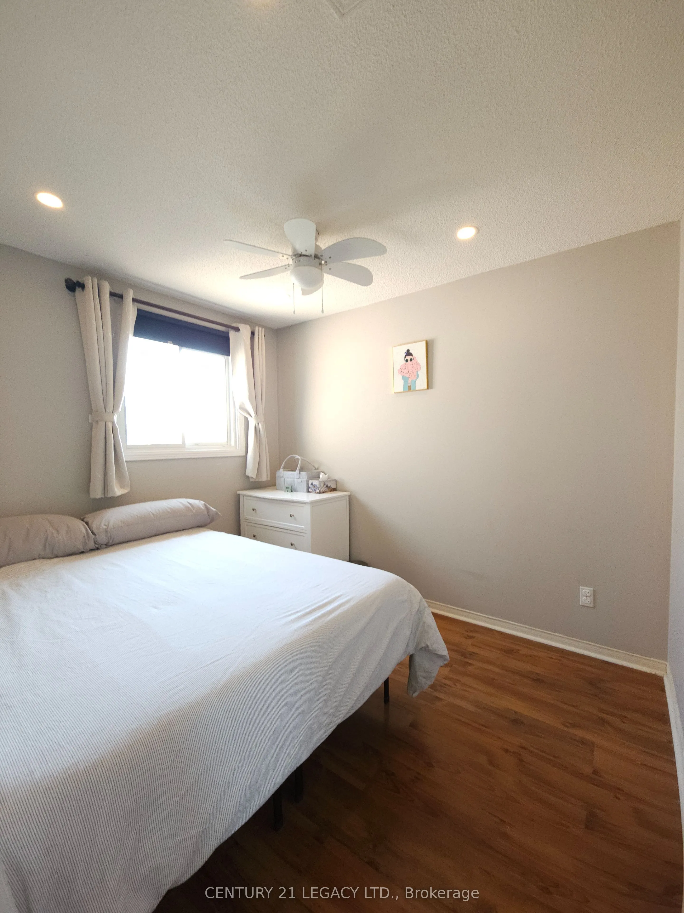 1298 Valerie Crescent