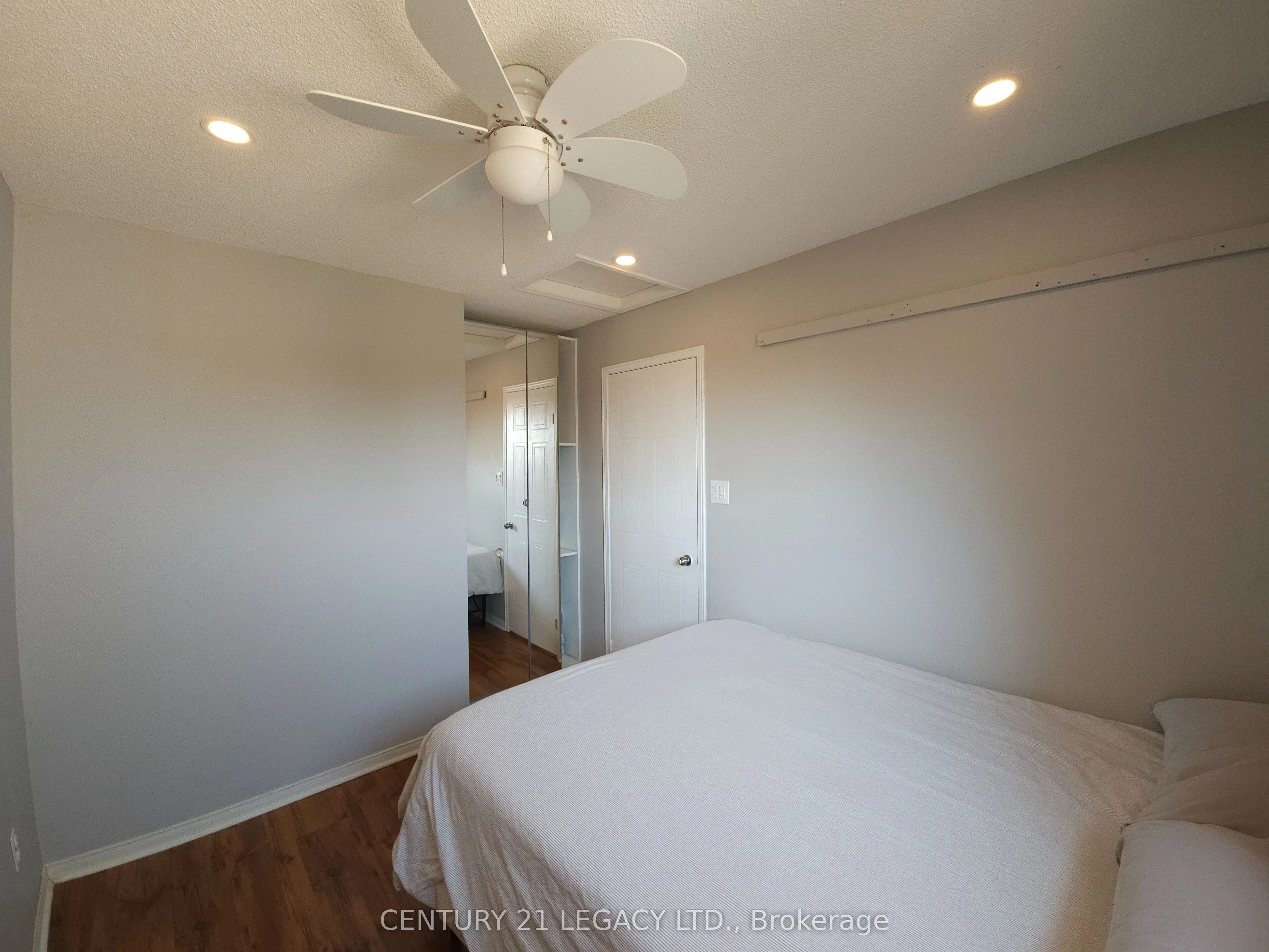 1298 Valerie Crescent