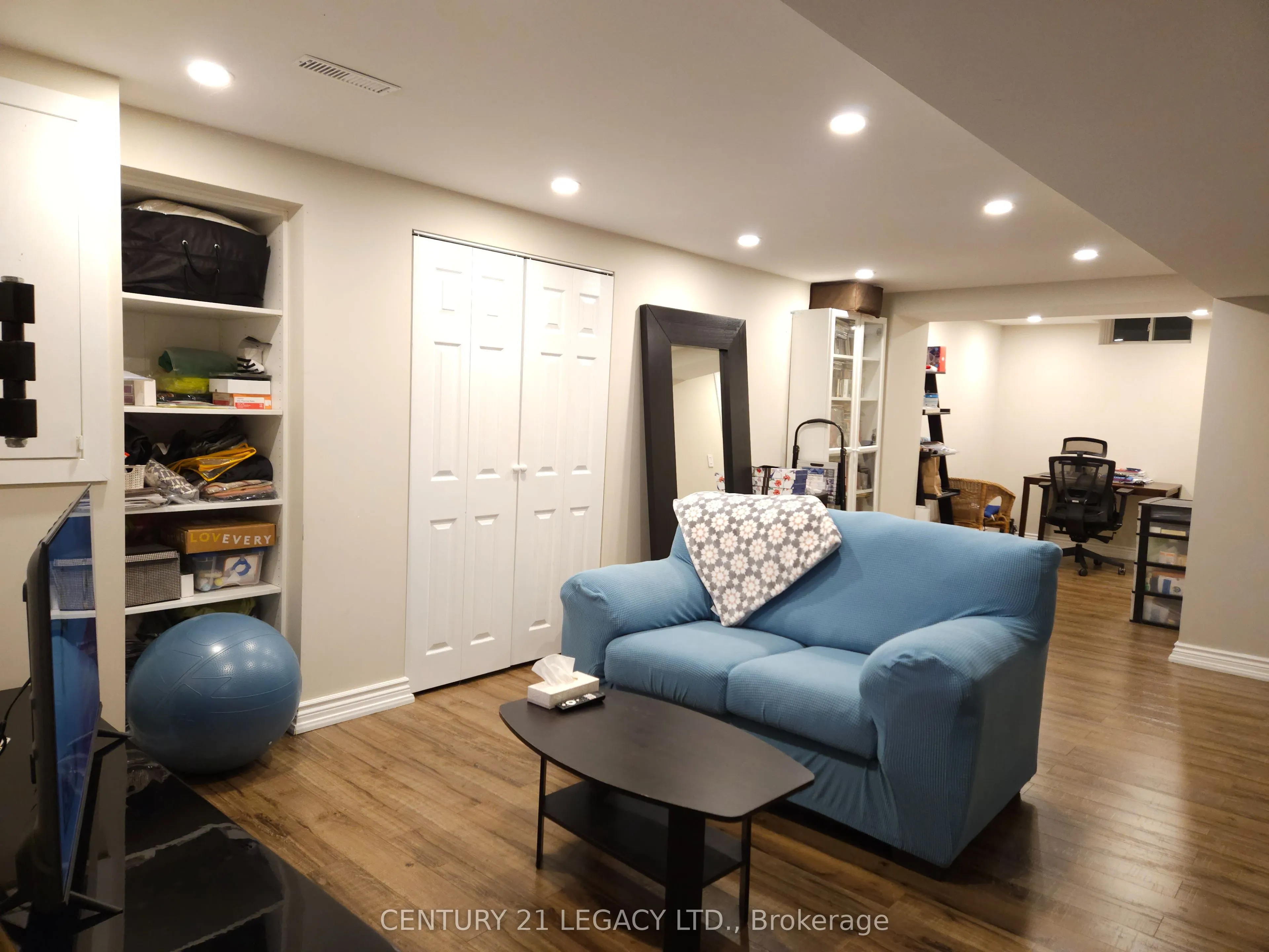 1298 Valerie Crescent