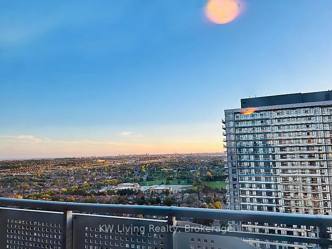 2520 Eglinton Avenue W, #1816