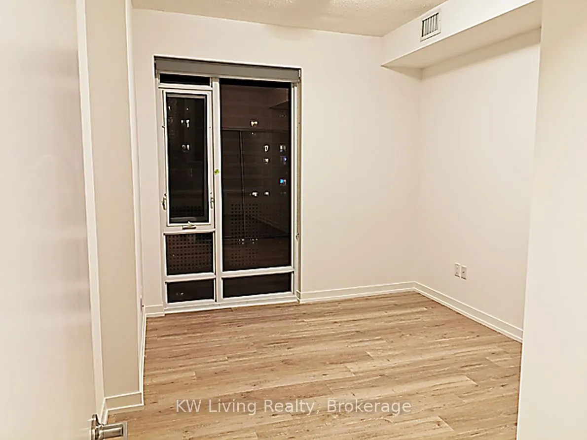 2520 Eglinton Avenue W, #1816