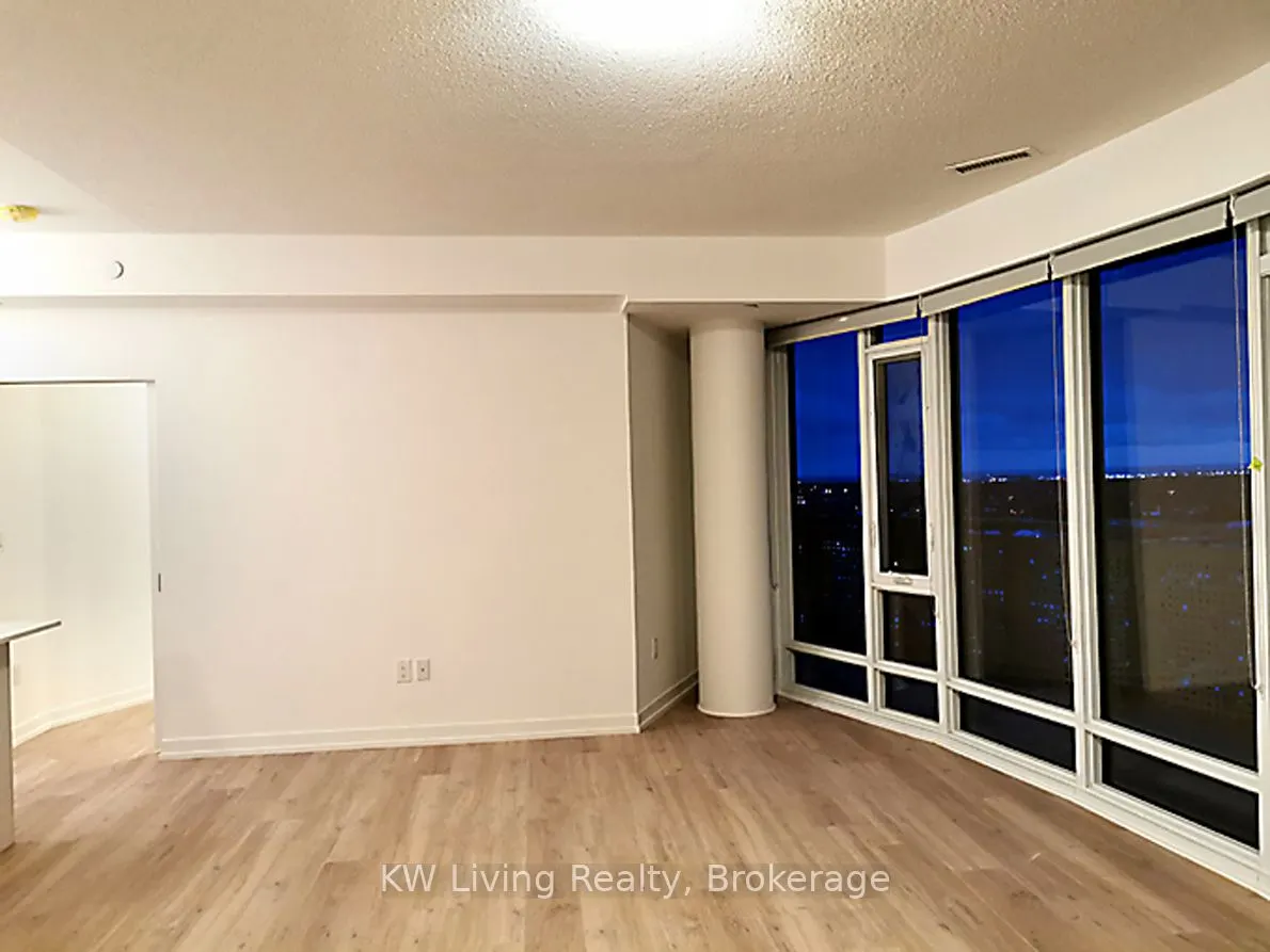 2520 Eglinton Avenue W, #1816