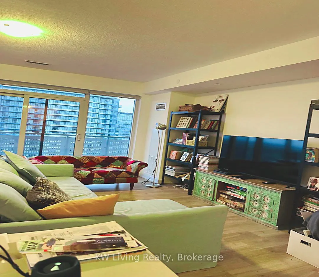 2520 Eglinton Avenue W, #1816