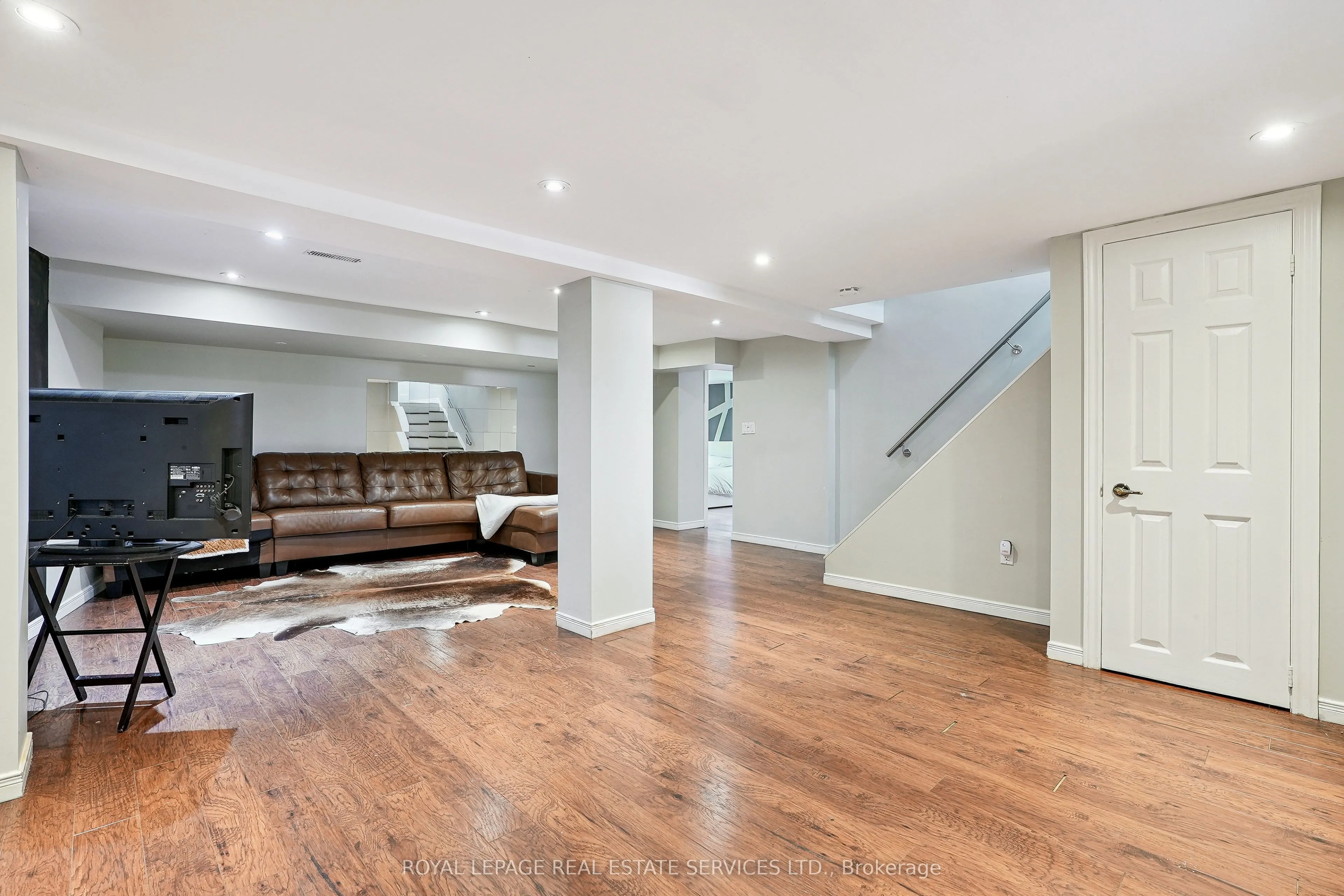 397 River Side Drive