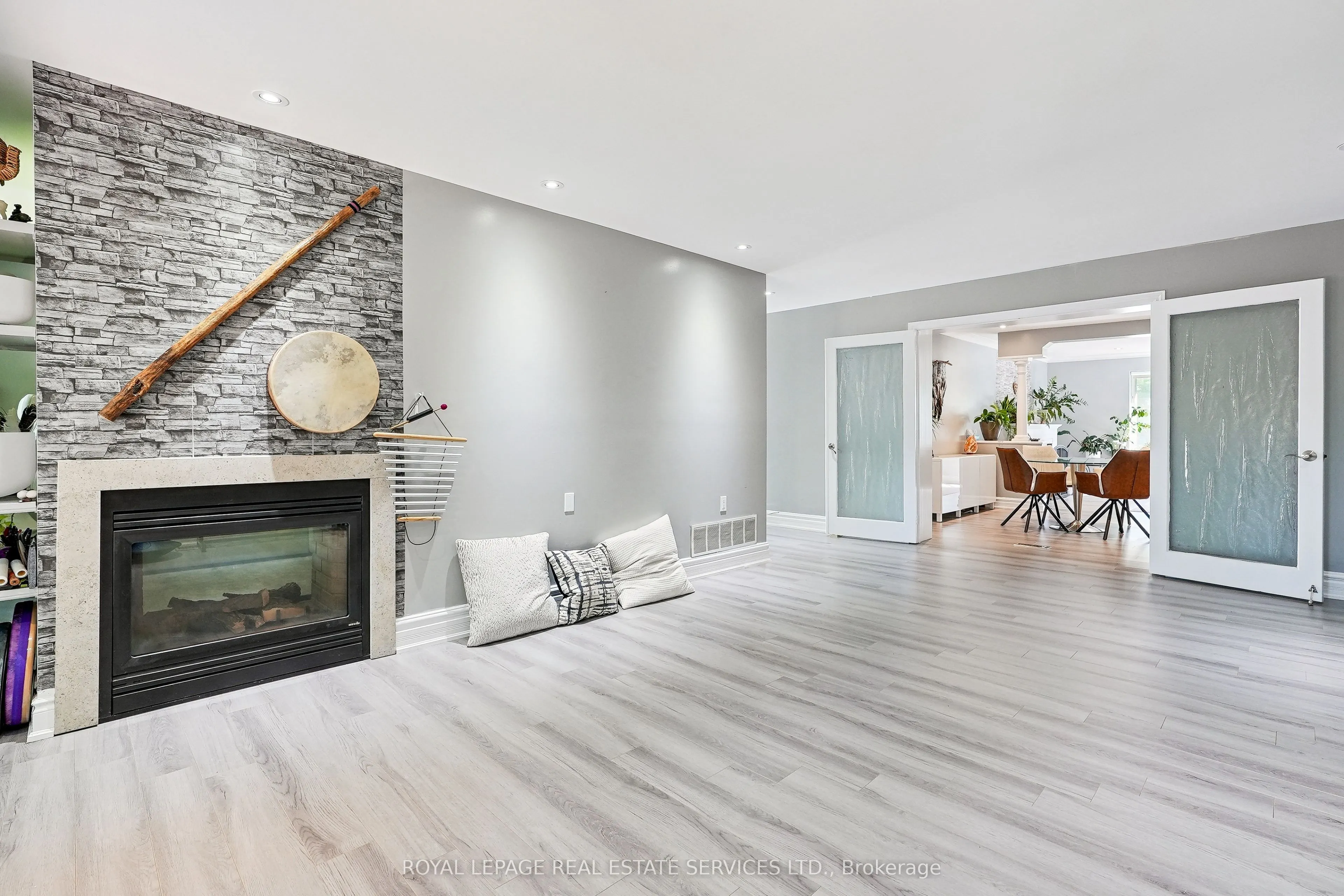 397 River Side Drive