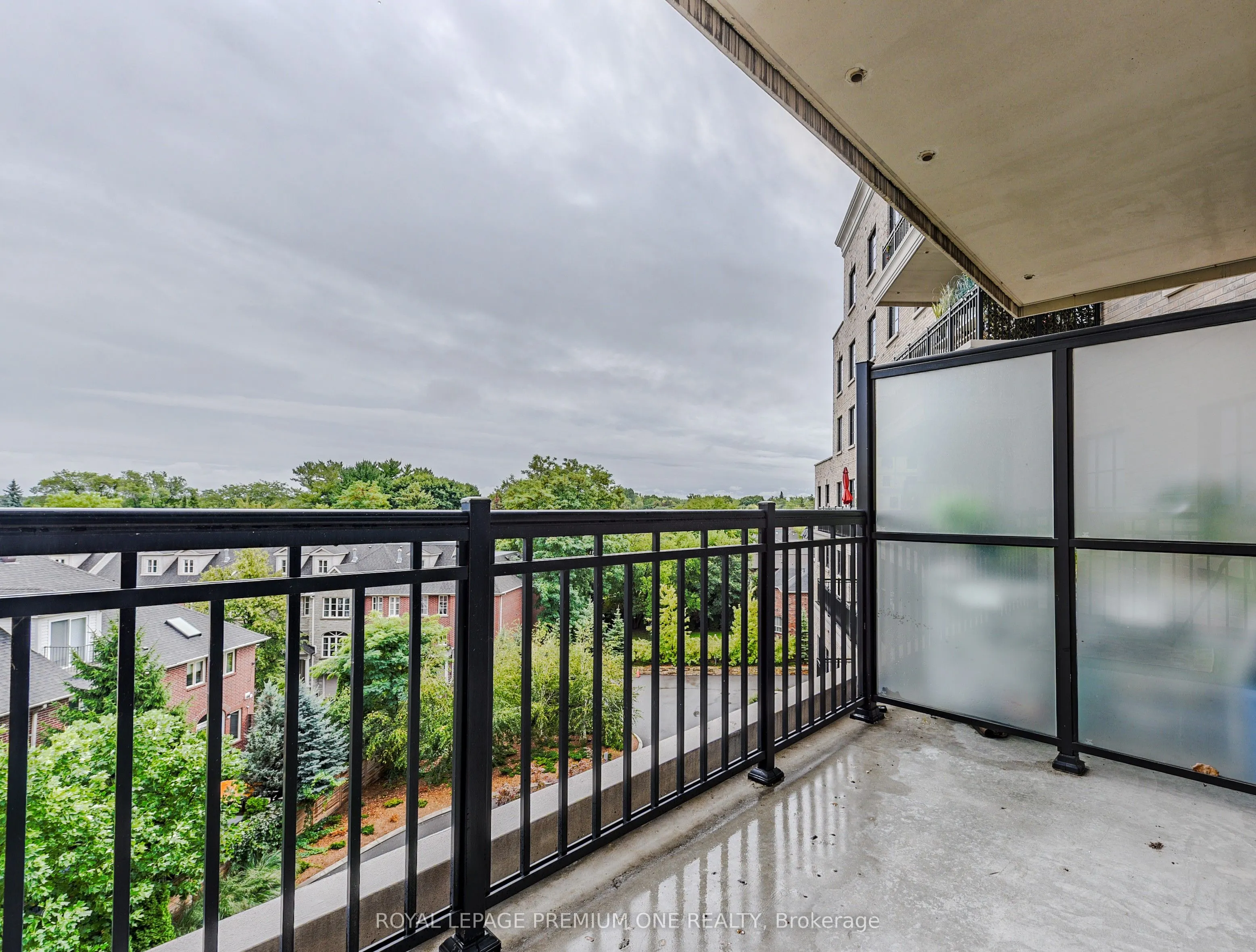 571 Prince Edward Drive N, #516