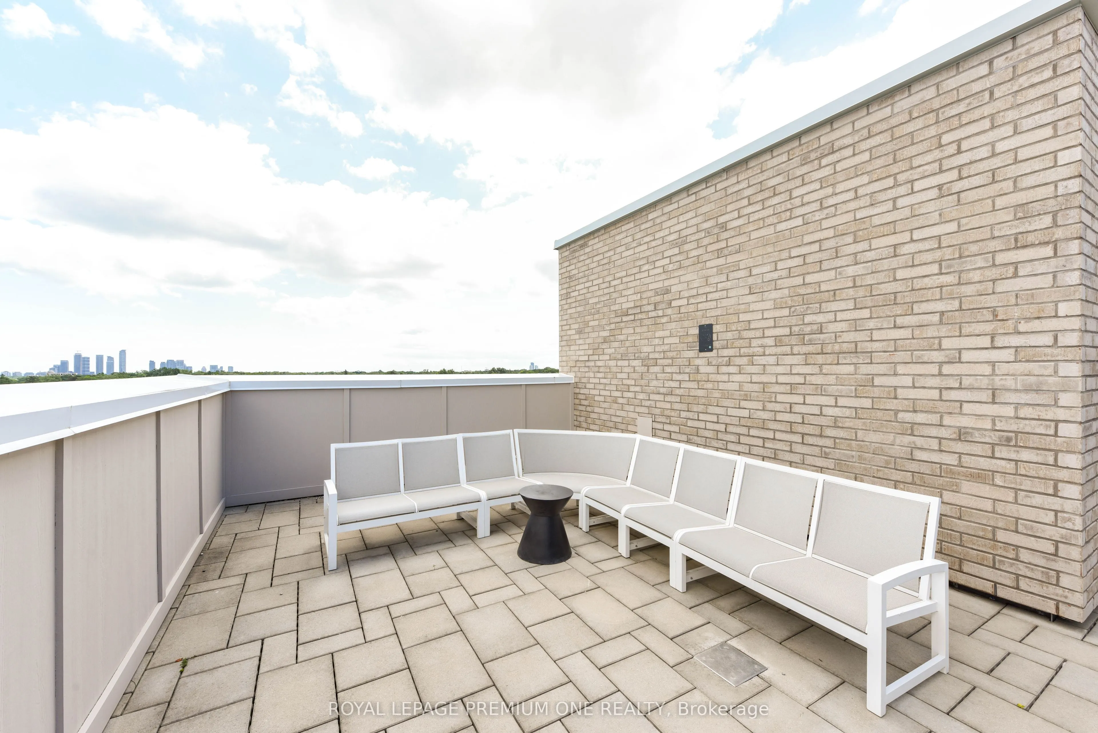 571 Prince Edward Drive N, #516