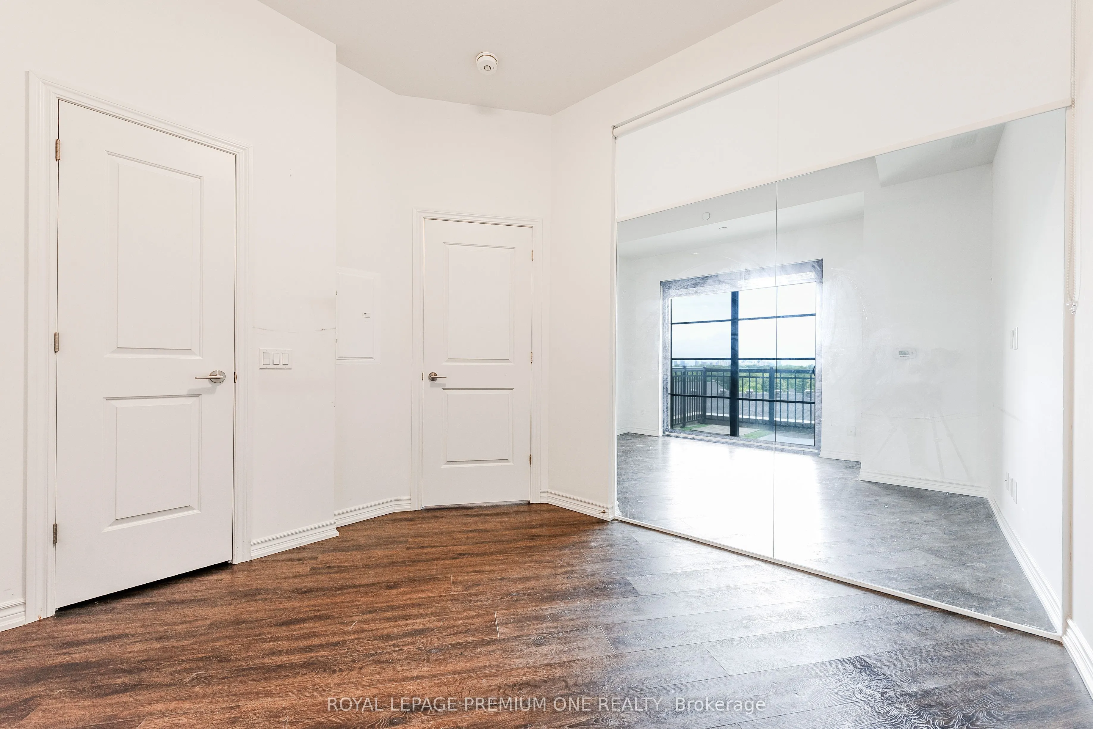 571 Prince Edward Drive N, #516