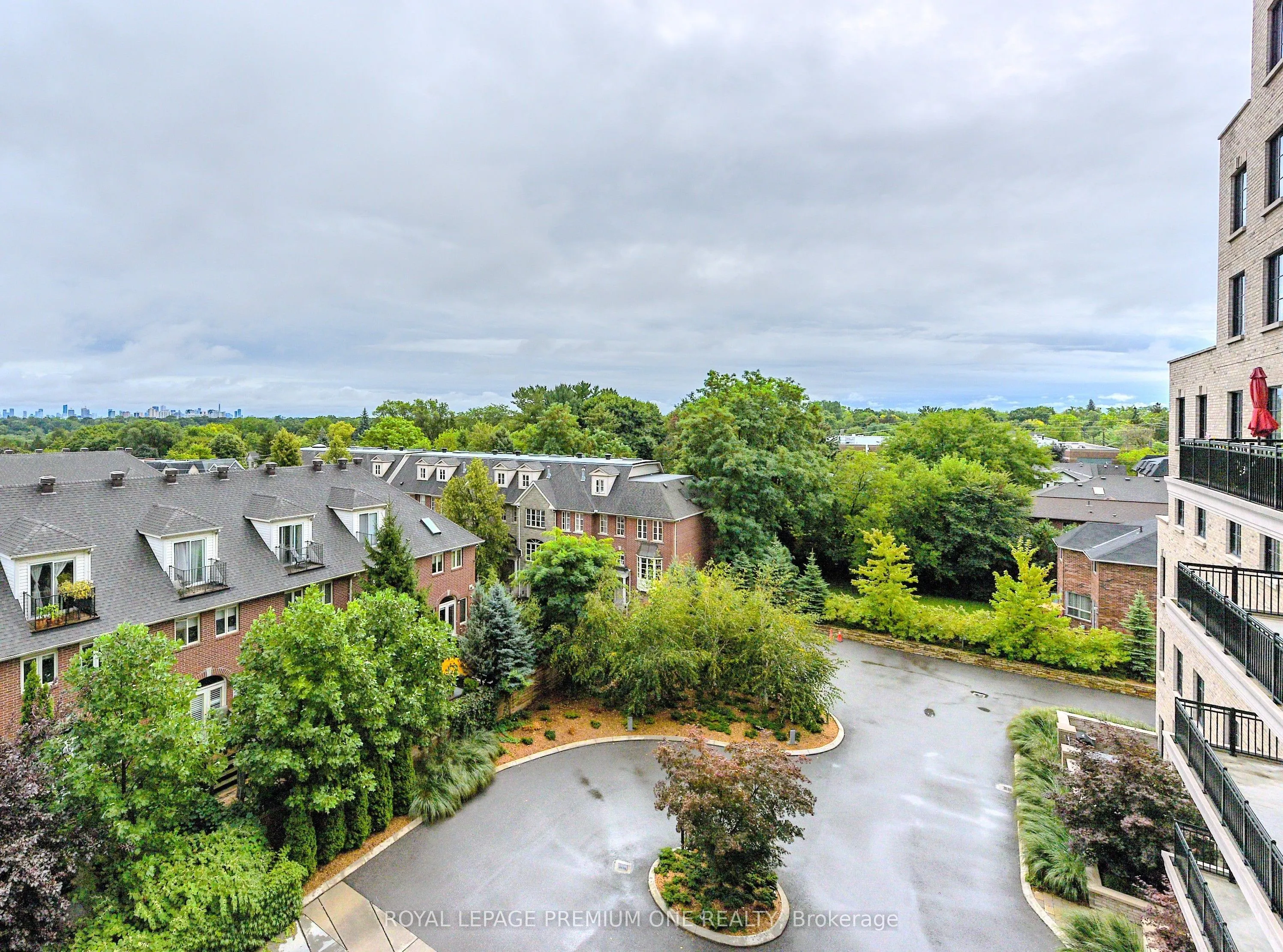 571 Prince Edward Drive N, #516