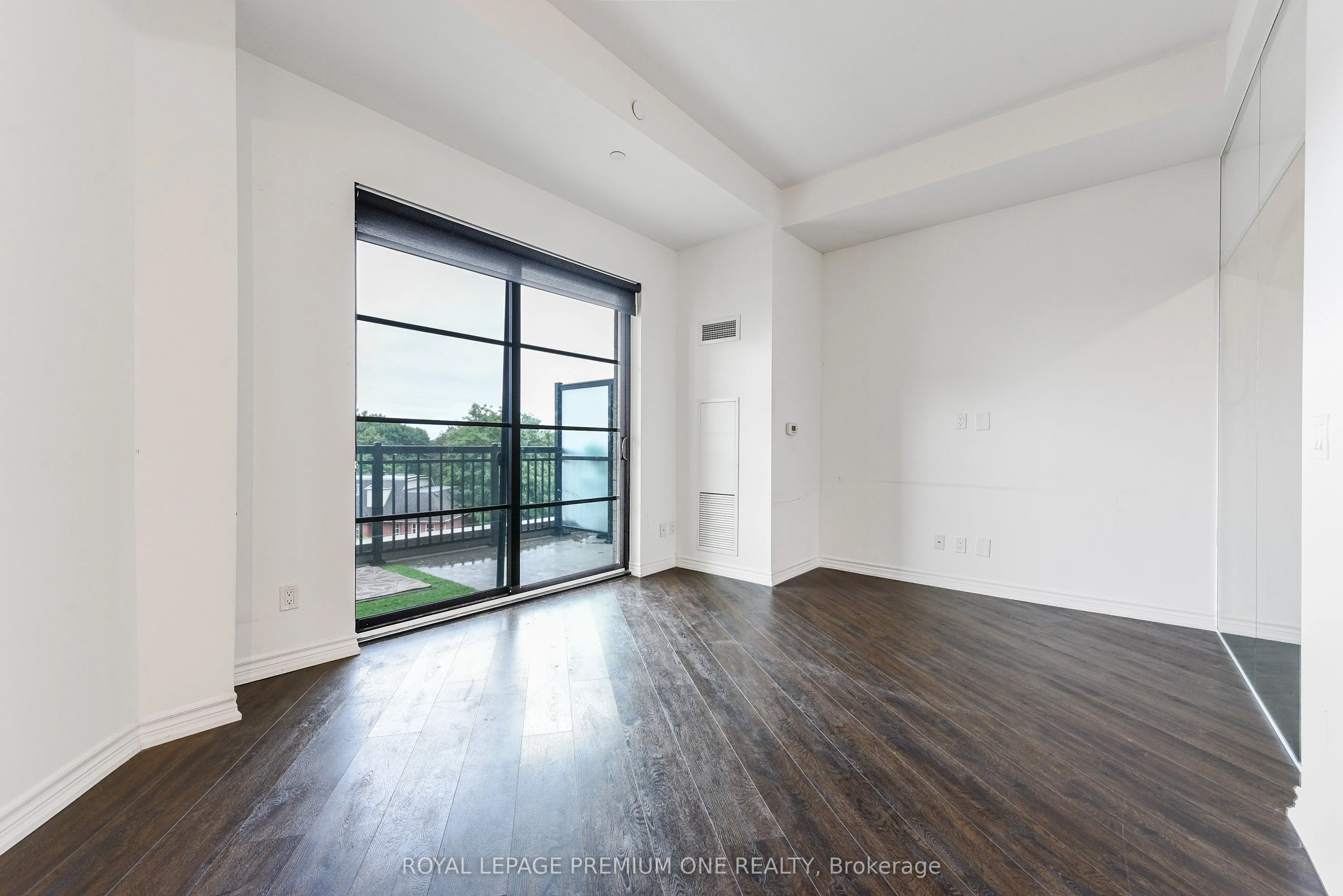 571 Prince Edward Drive N, #516