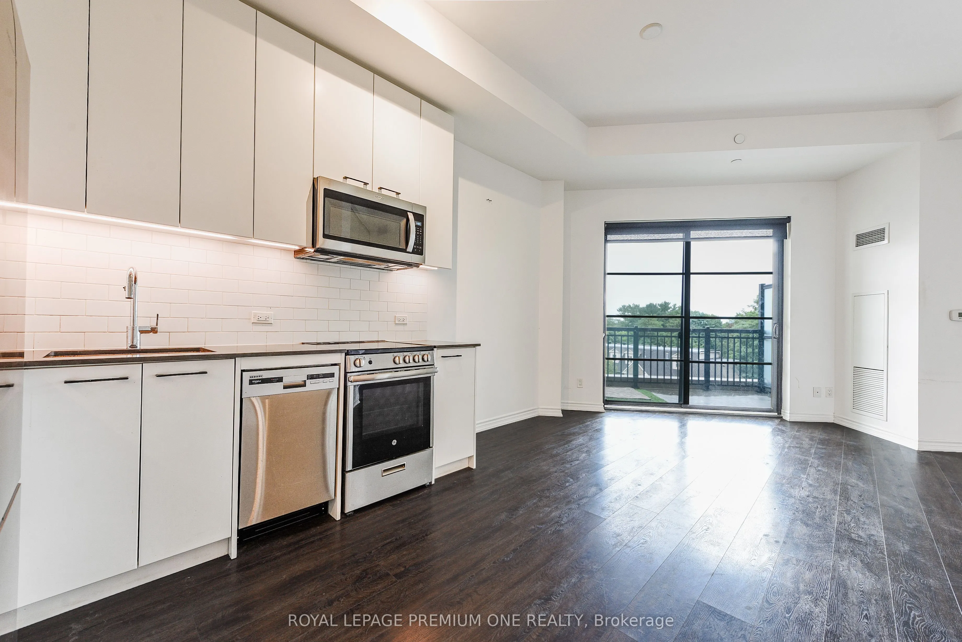 571 Prince Edward Drive N, #516
