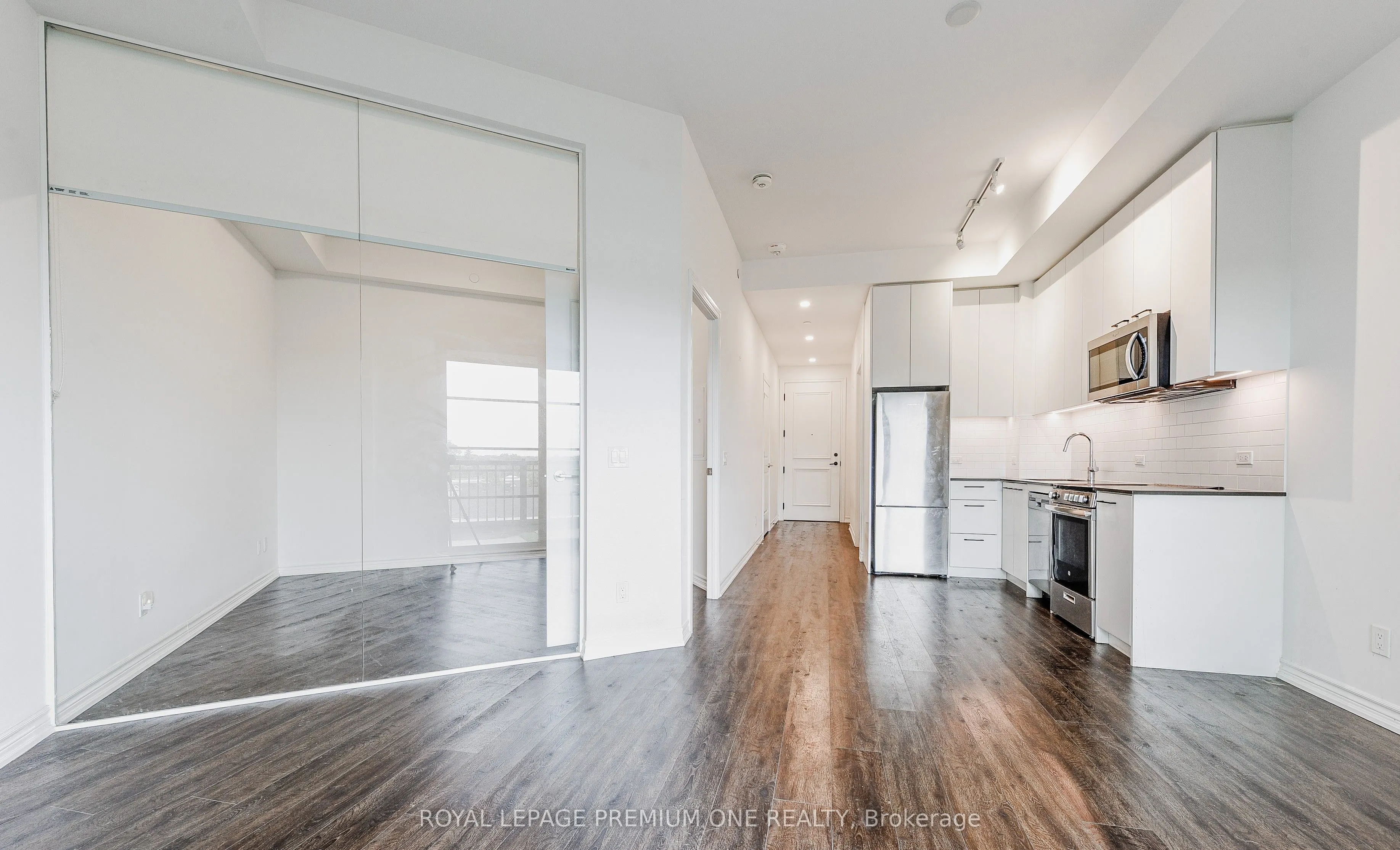 571 Prince Edward Drive N, #516