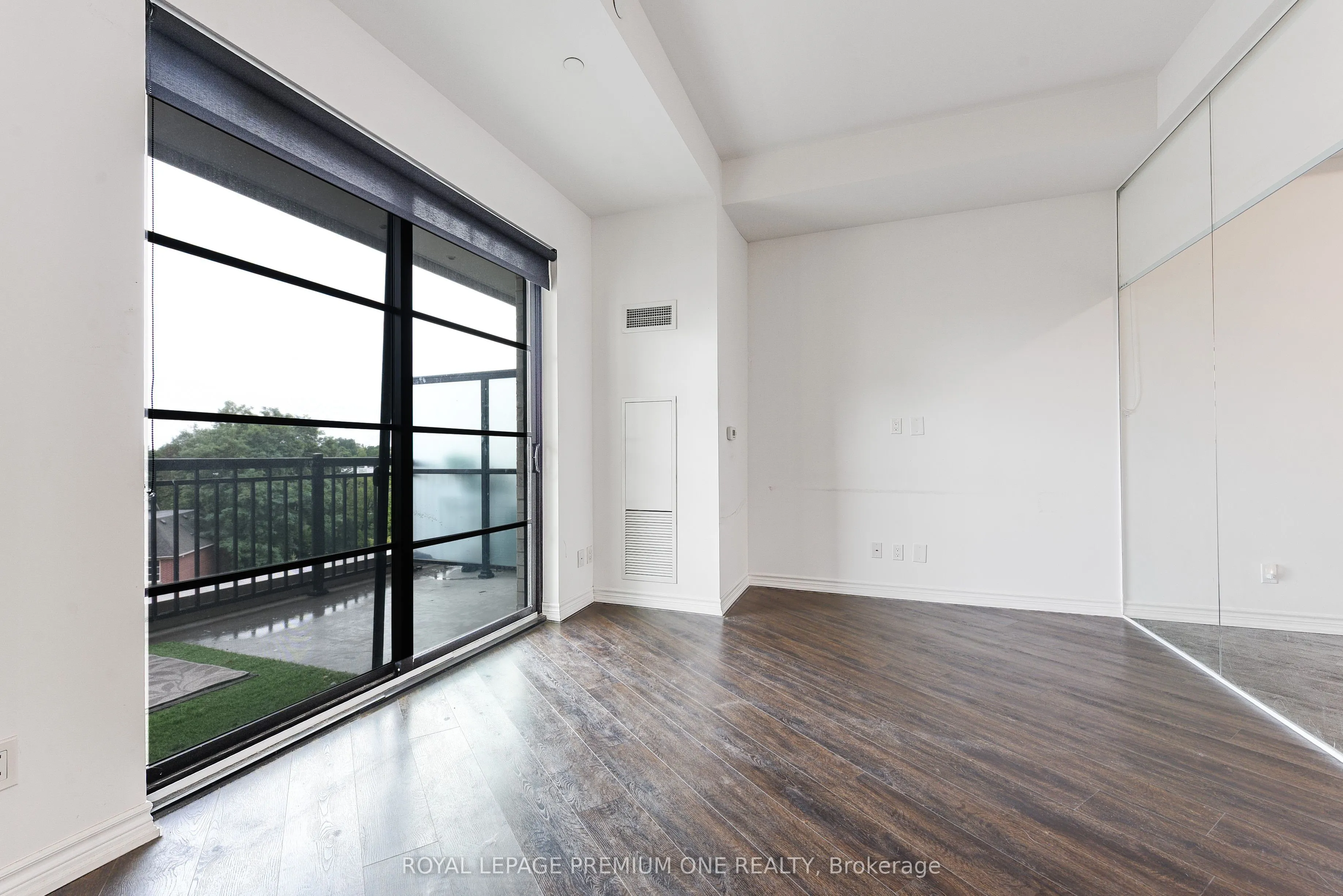 571 Prince Edward Drive N, #516