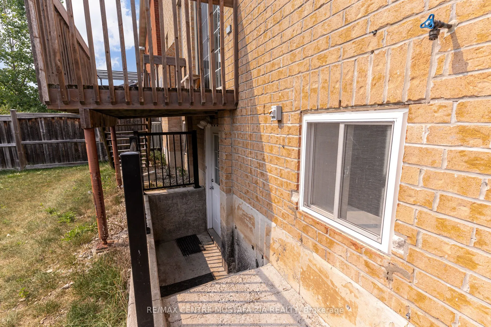 562 Nairn Circle