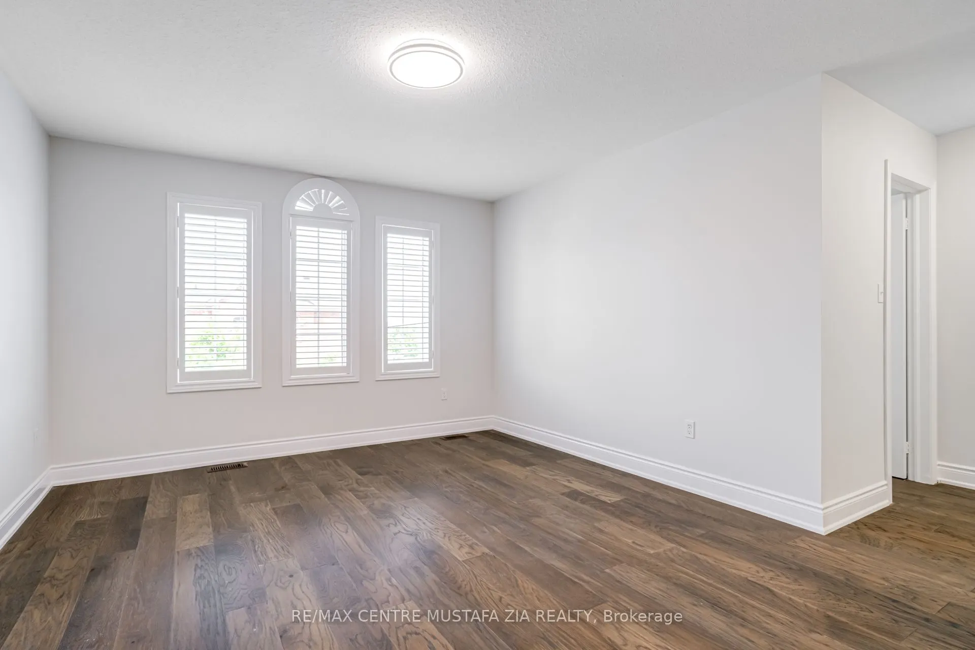 562 Nairn Circle