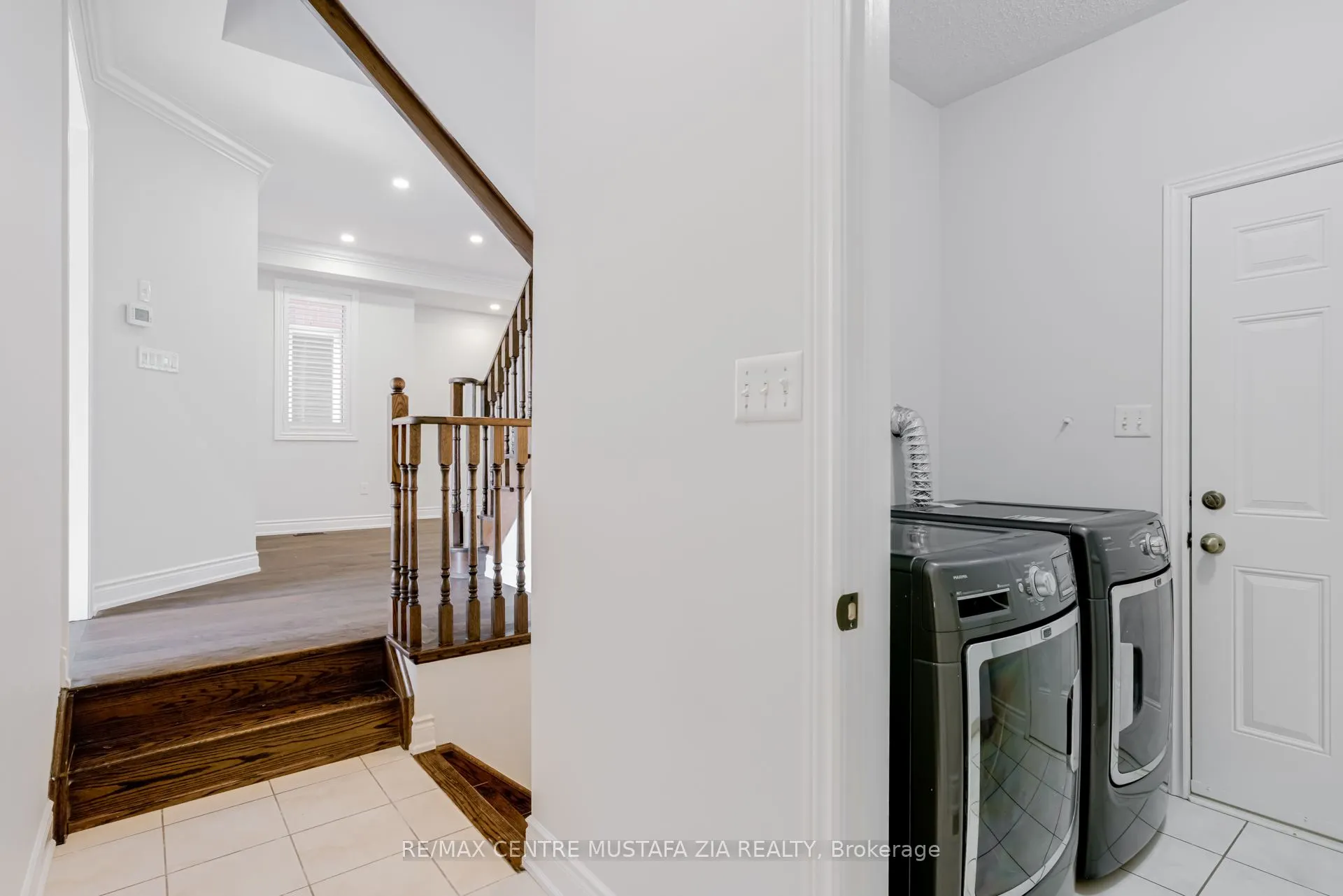 562 Nairn Circle