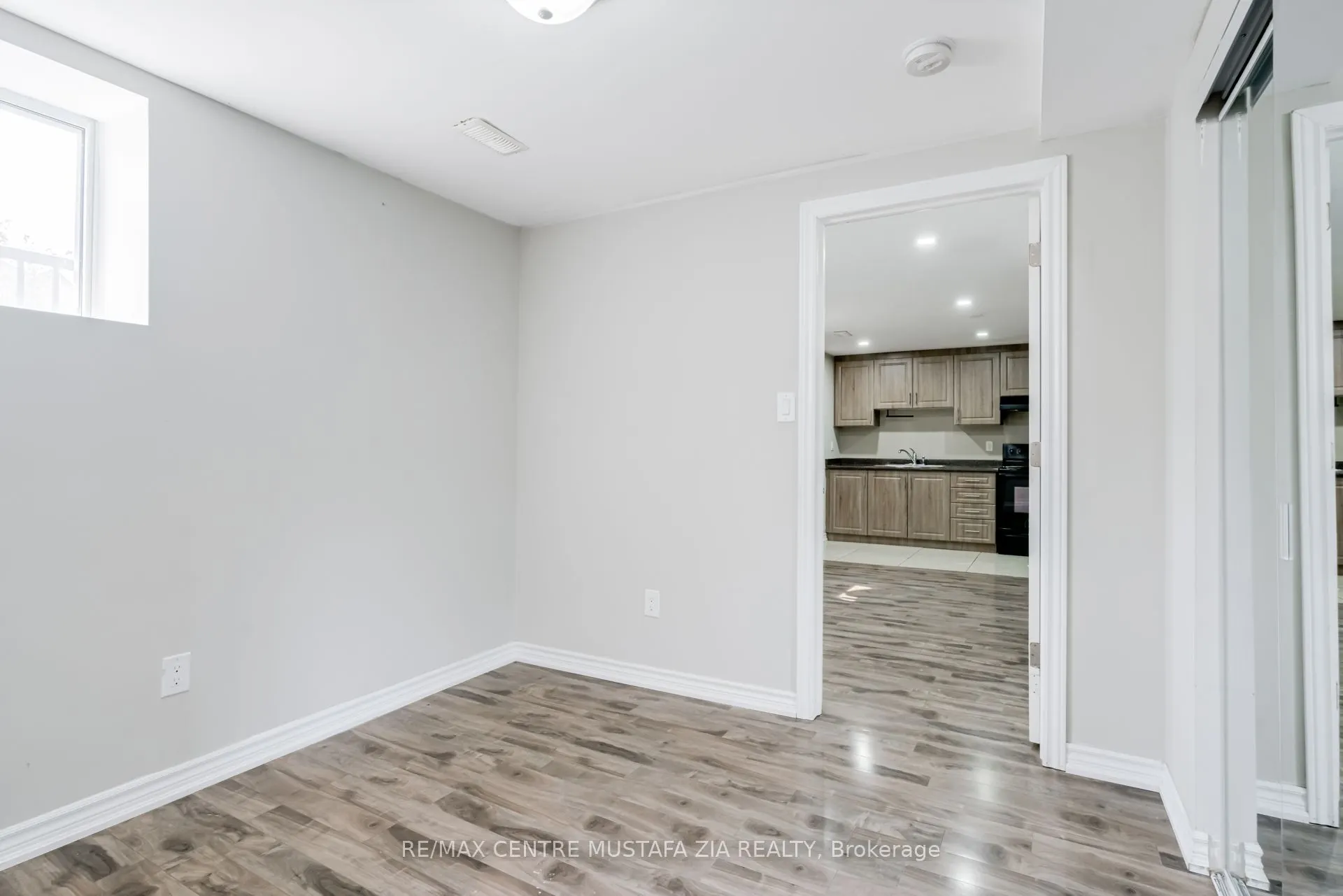 562 Nairn Circle