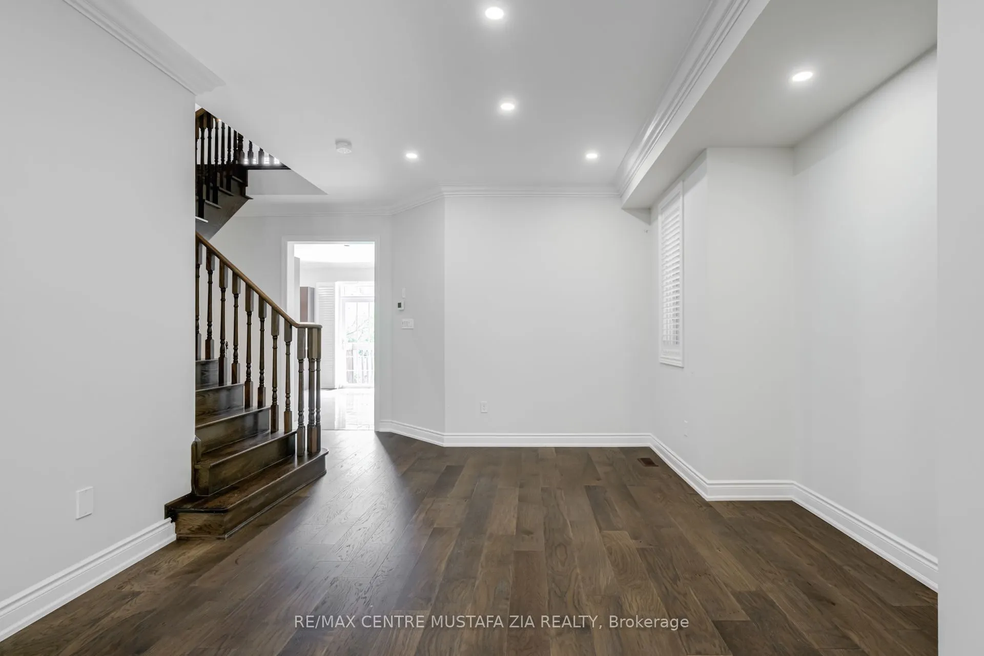 562 Nairn Circle