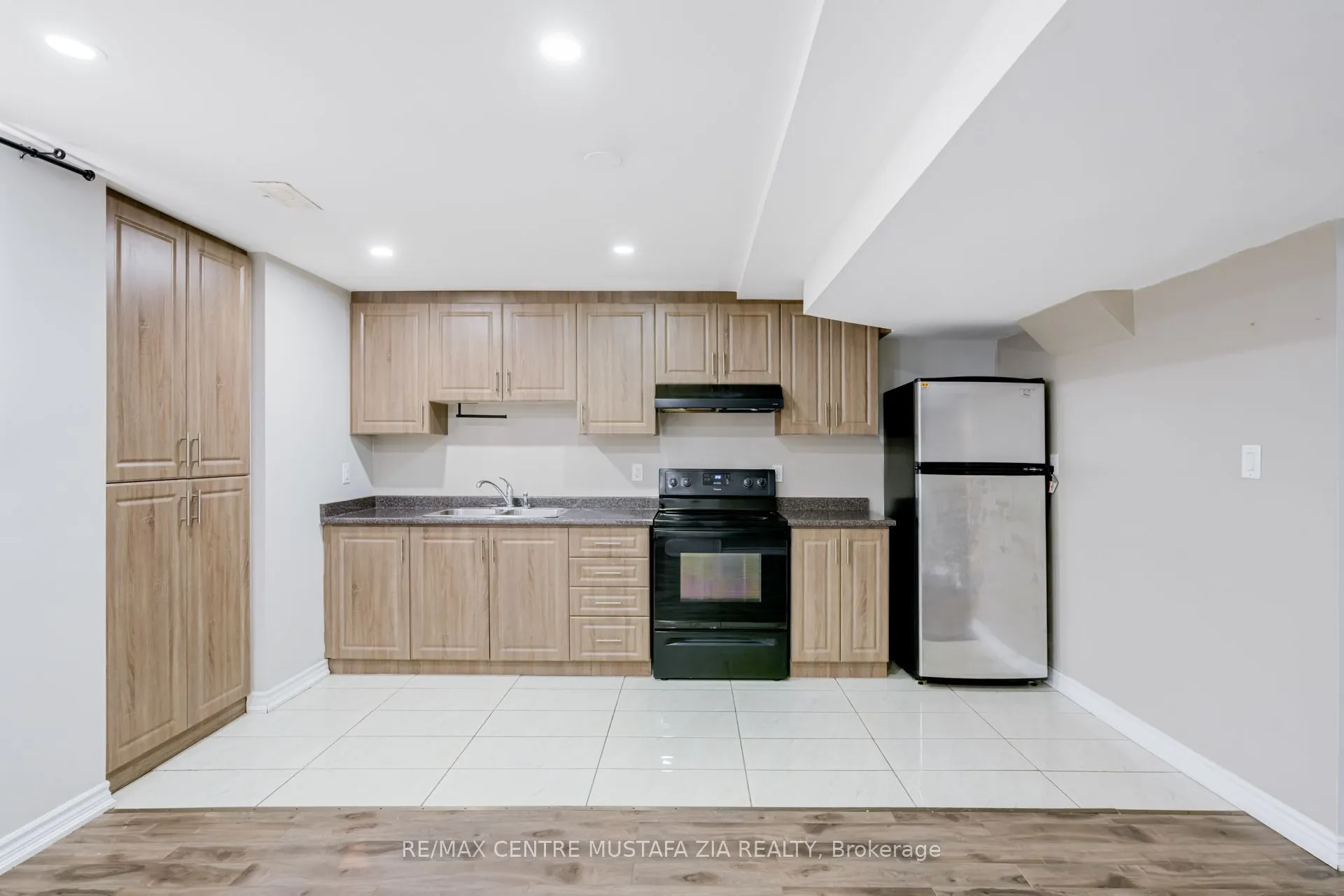 562 Nairn Circle
