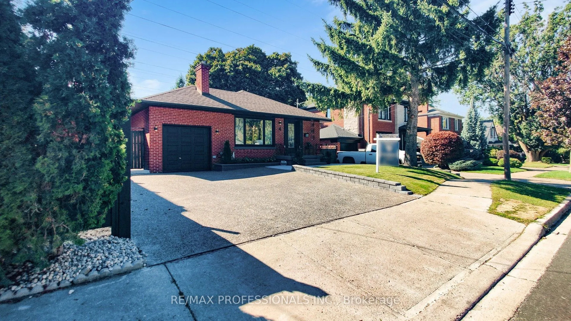 4 Lloyd Manor Road