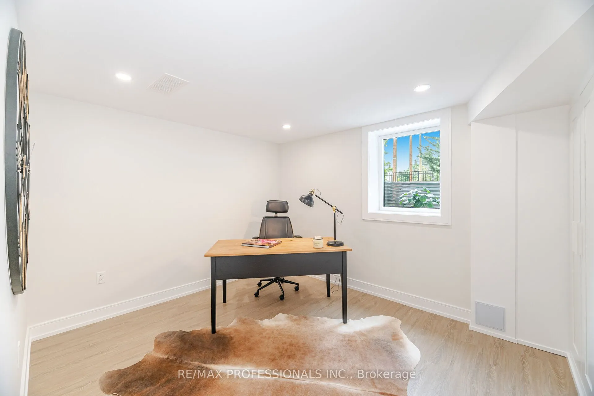 4 Lloyd Manor Road