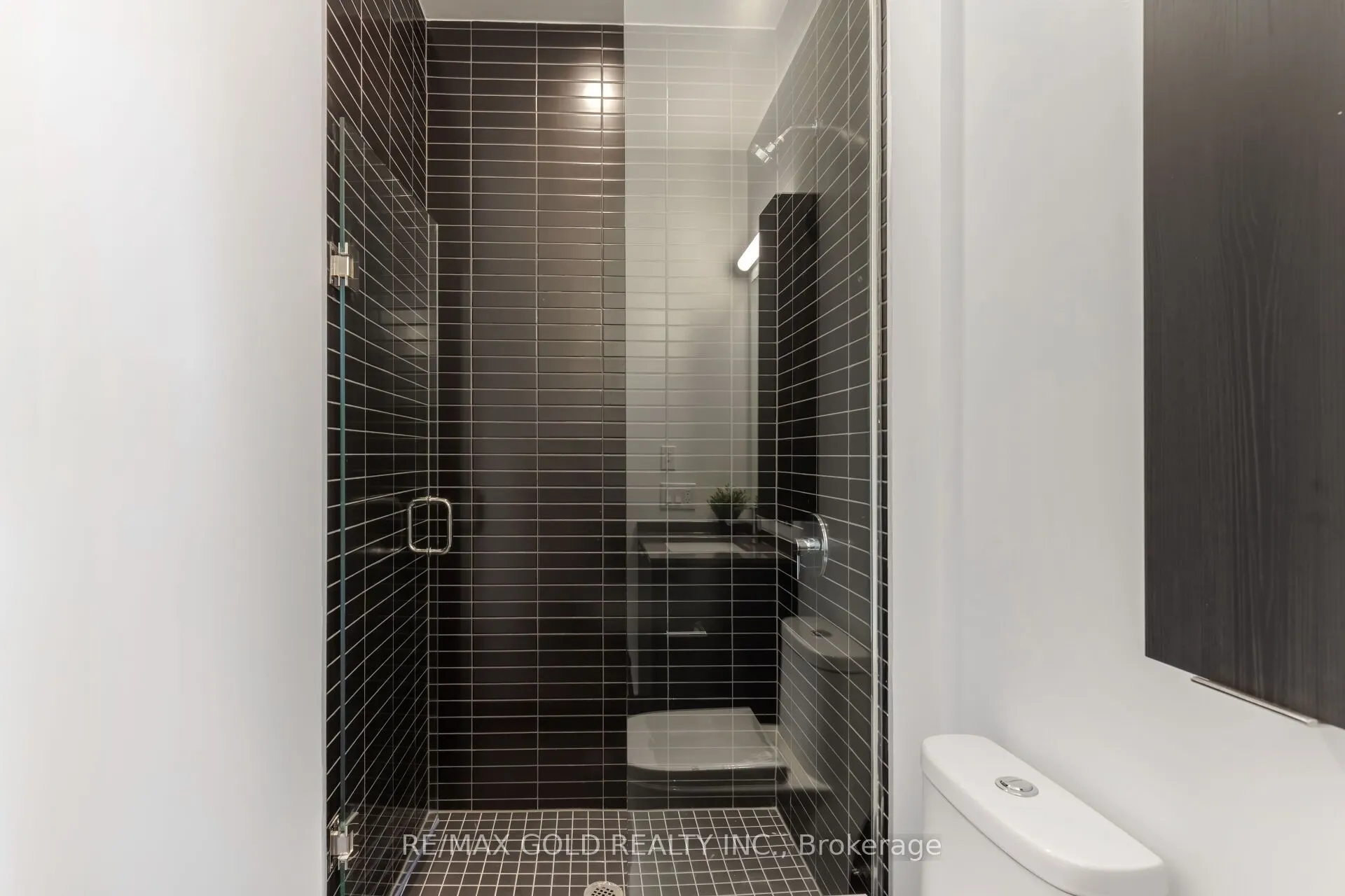 86 dundas Street E, #716
