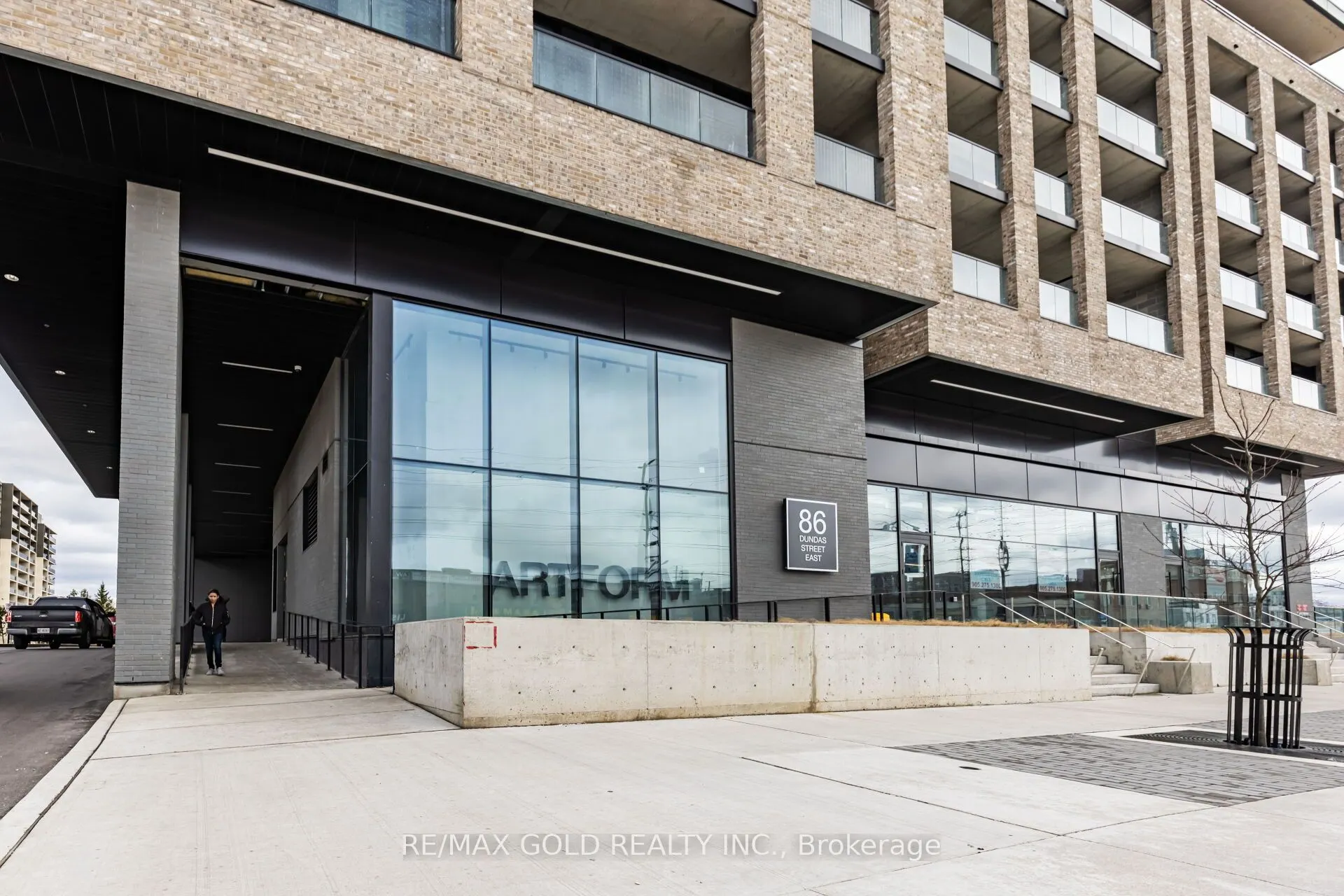 86 dundas Street E, #716