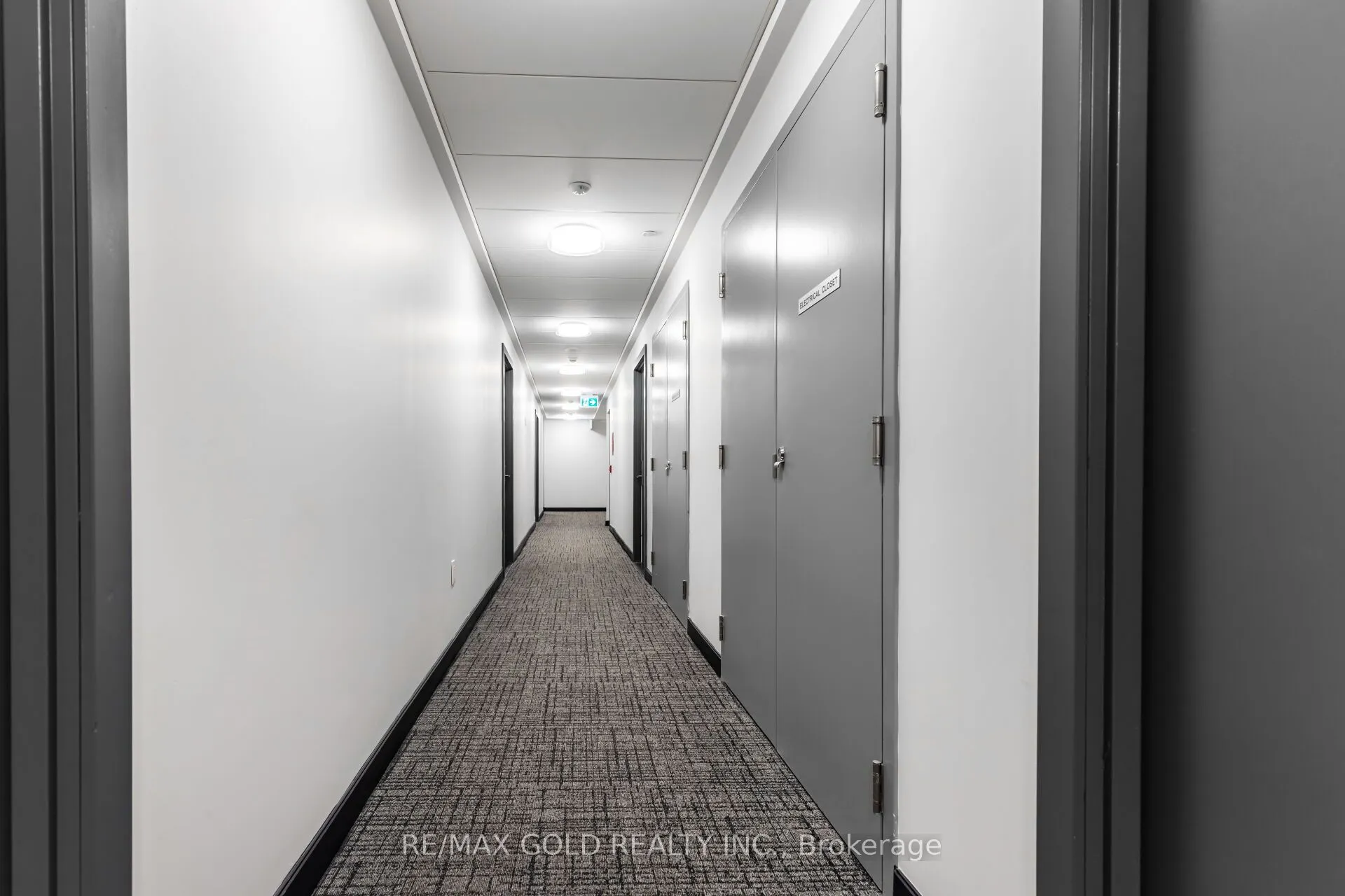 86 dundas Street E, #716
