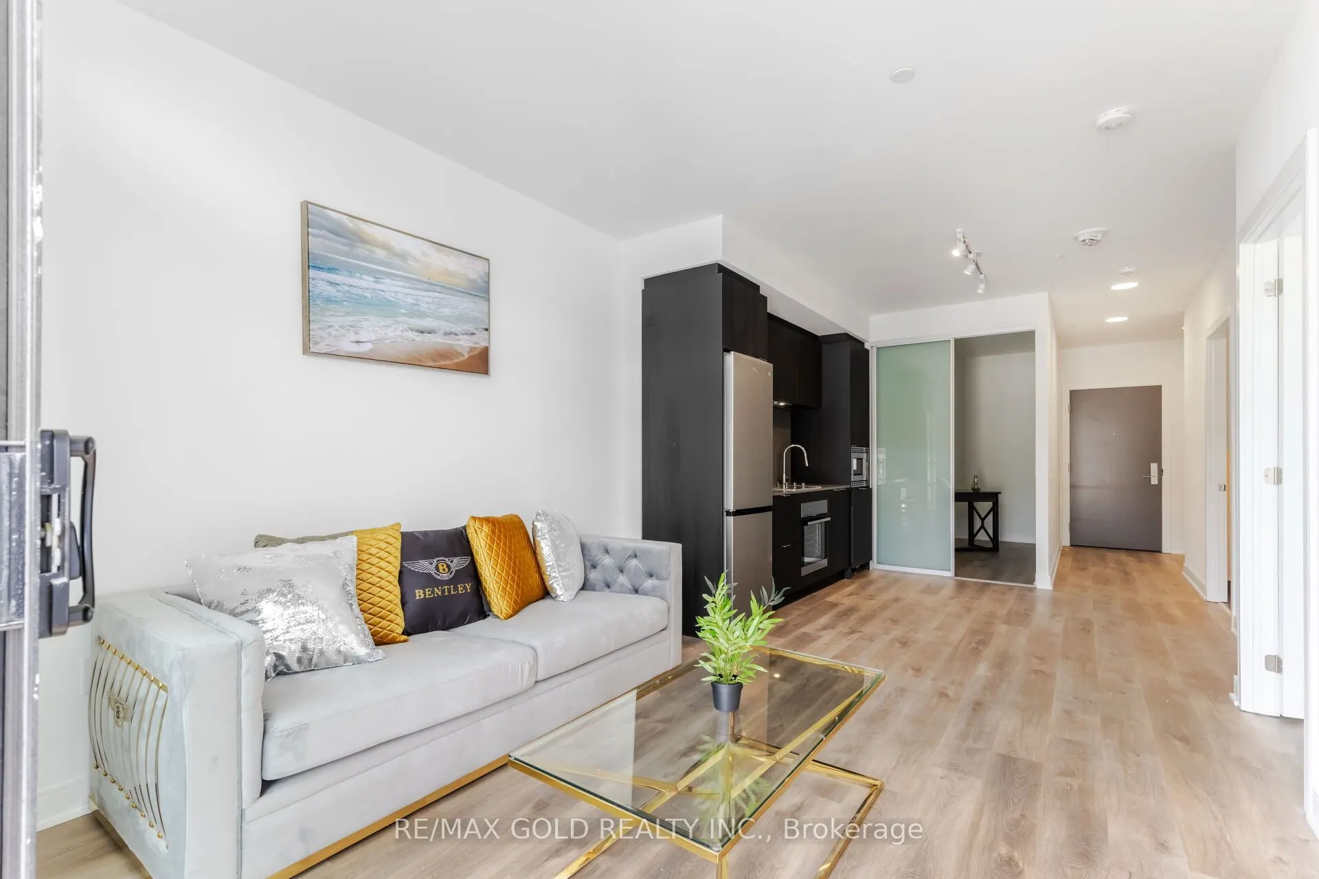 86 dundas Street E, #716