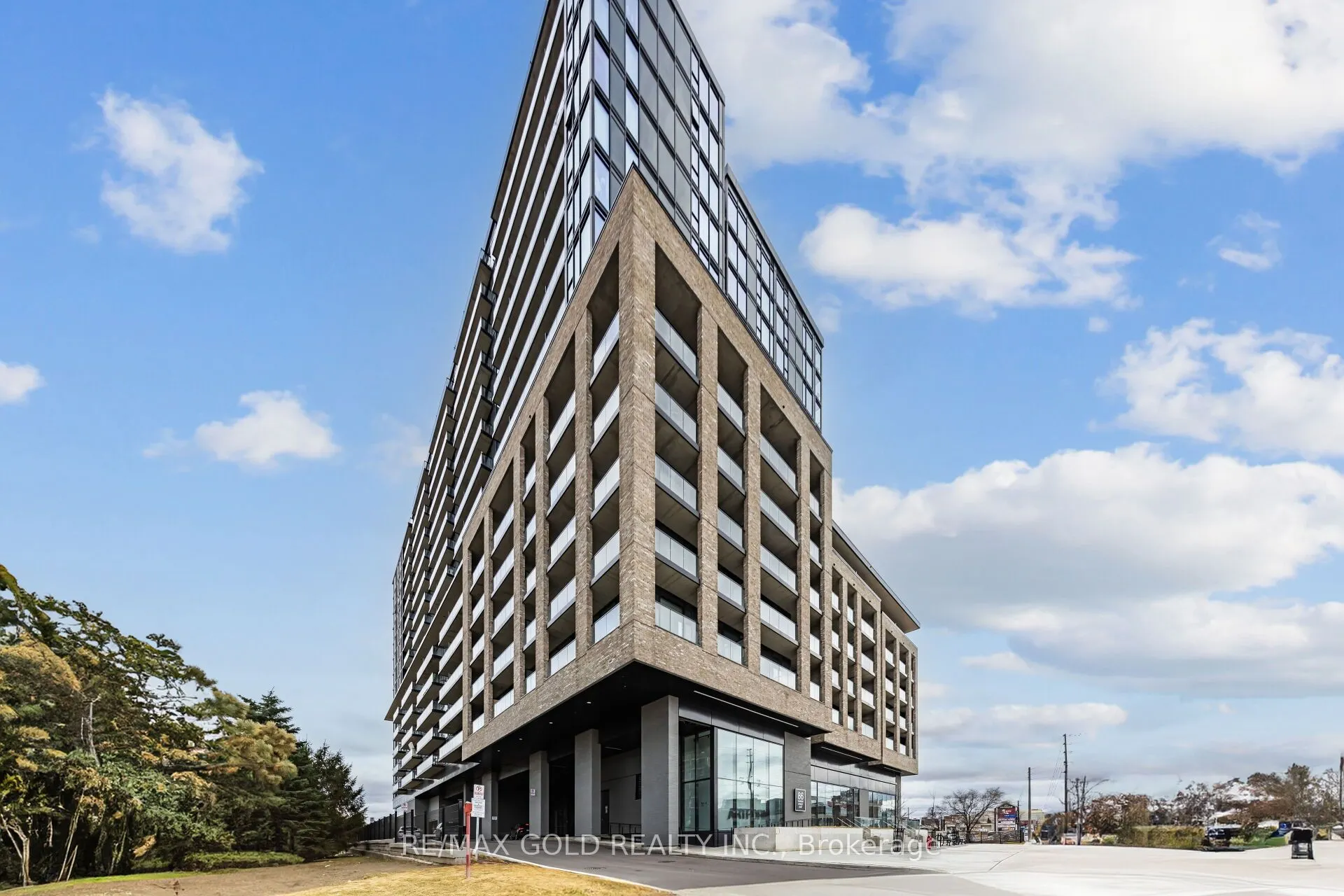 86 dundas Street E, #716