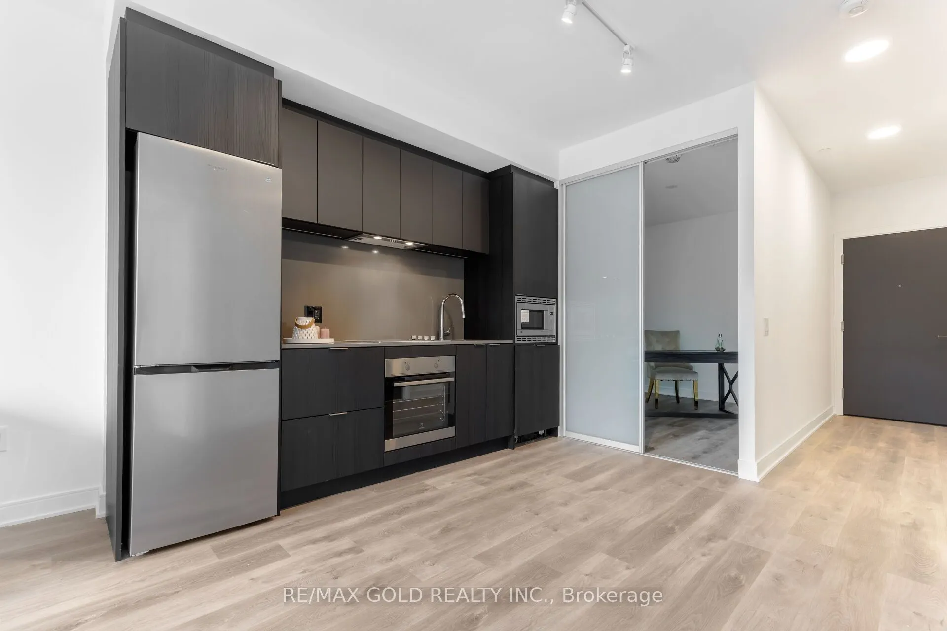 86 dundas Street E, #716
