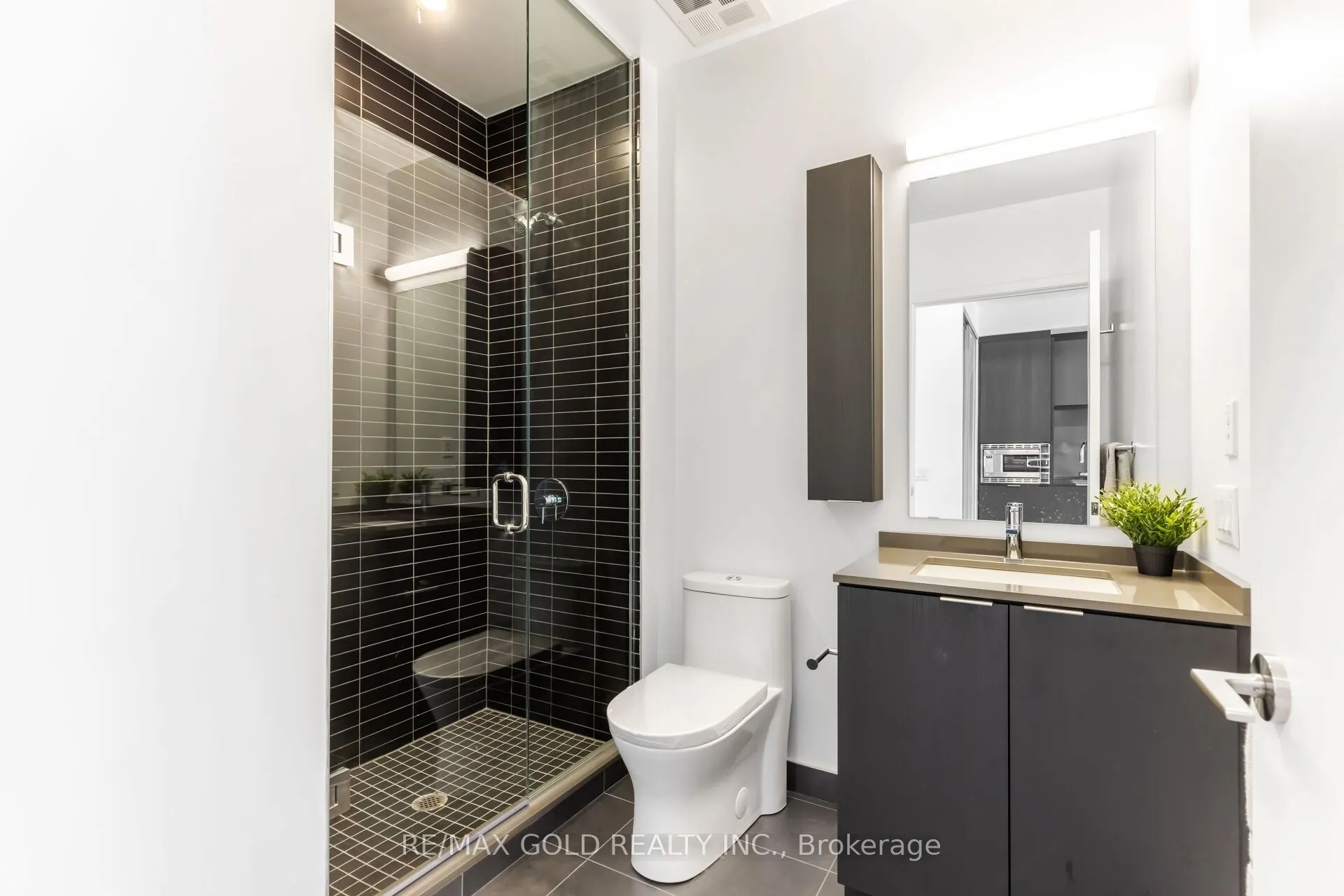 86 dundas Street E, #716