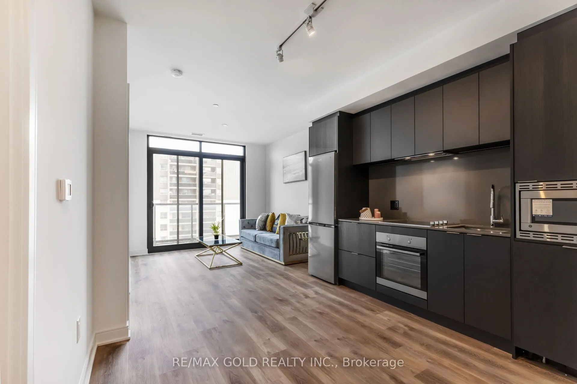 86 dundas Street E, #716