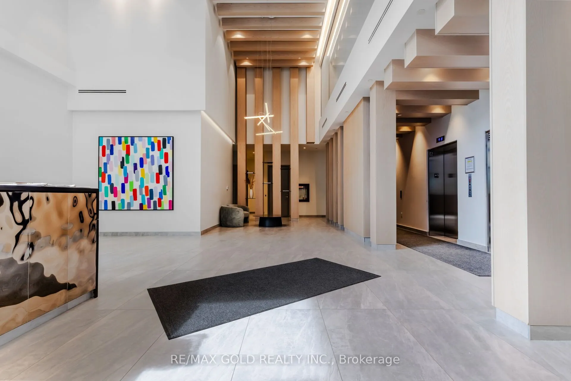 86 dundas Street E, #716