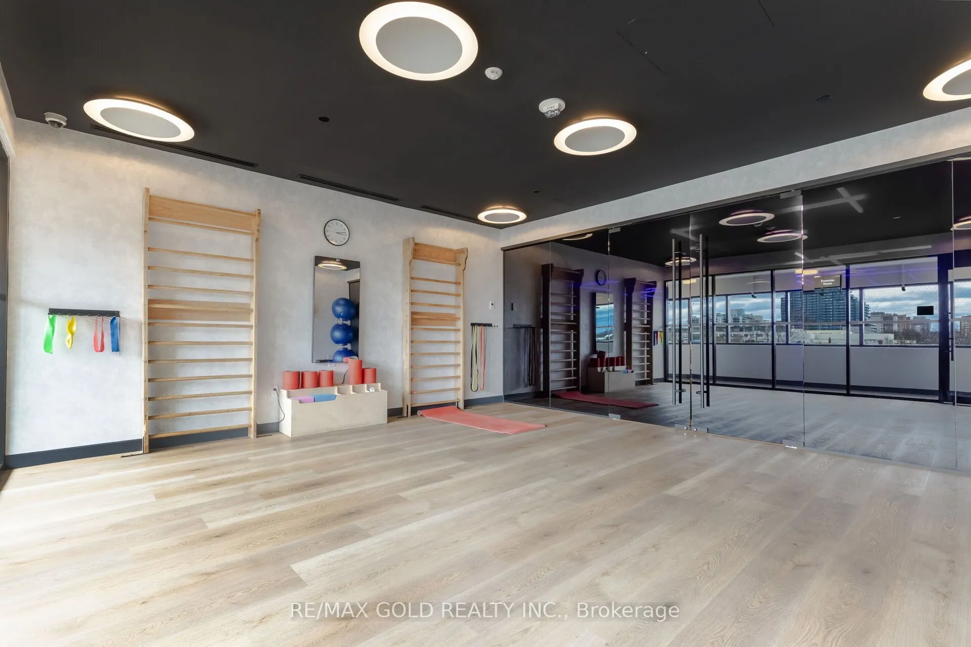 86 dundas Street E, #716