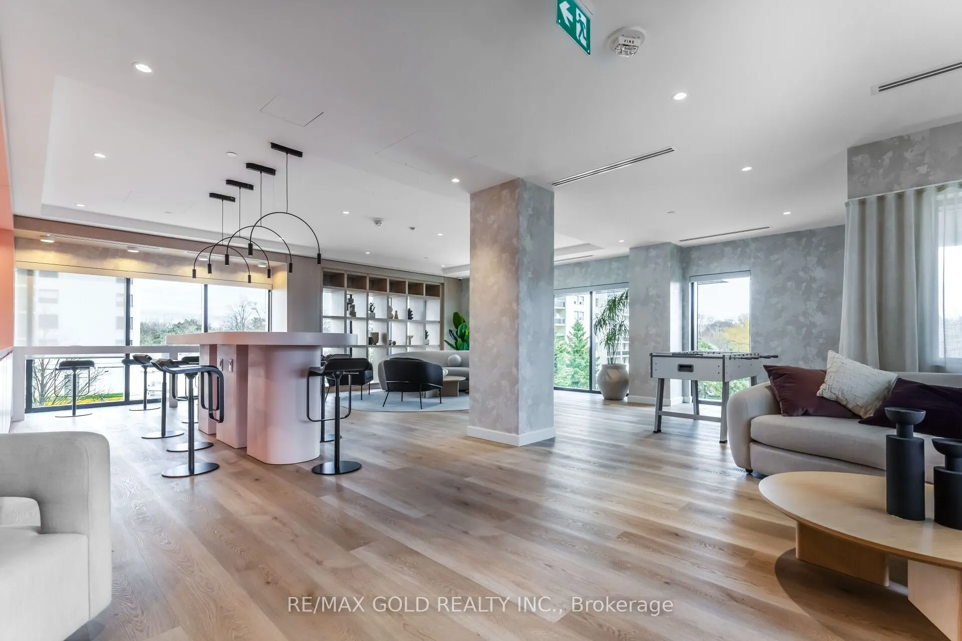86 dundas Street E, #716